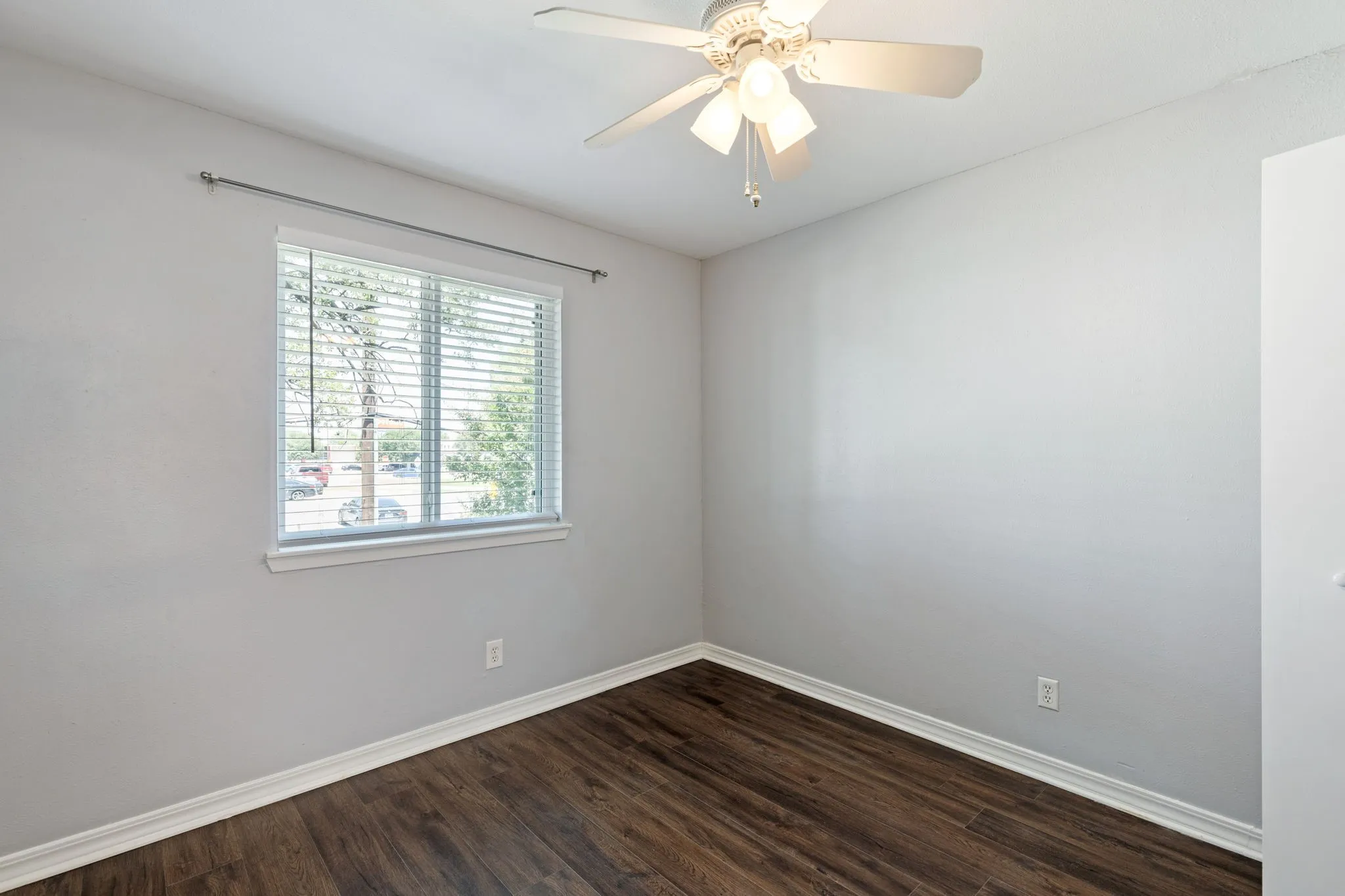 Condominium For Rent in Dallas County , 6646 E Lovers Lane 104, Dallas, Texas 75214, 2 Bedroom, 1 Bathroom, 1 Garage spaces, 848 Sqft, built in 1979, mls#21411828, Real Estate Agent in Dallas, Homes For Rent in Dallas county, Homes For Rent in Dallas, Realtor in Dallas Texas, Real Estate Brokerage Independent Realty Texas, Luminita Cordes Realtor