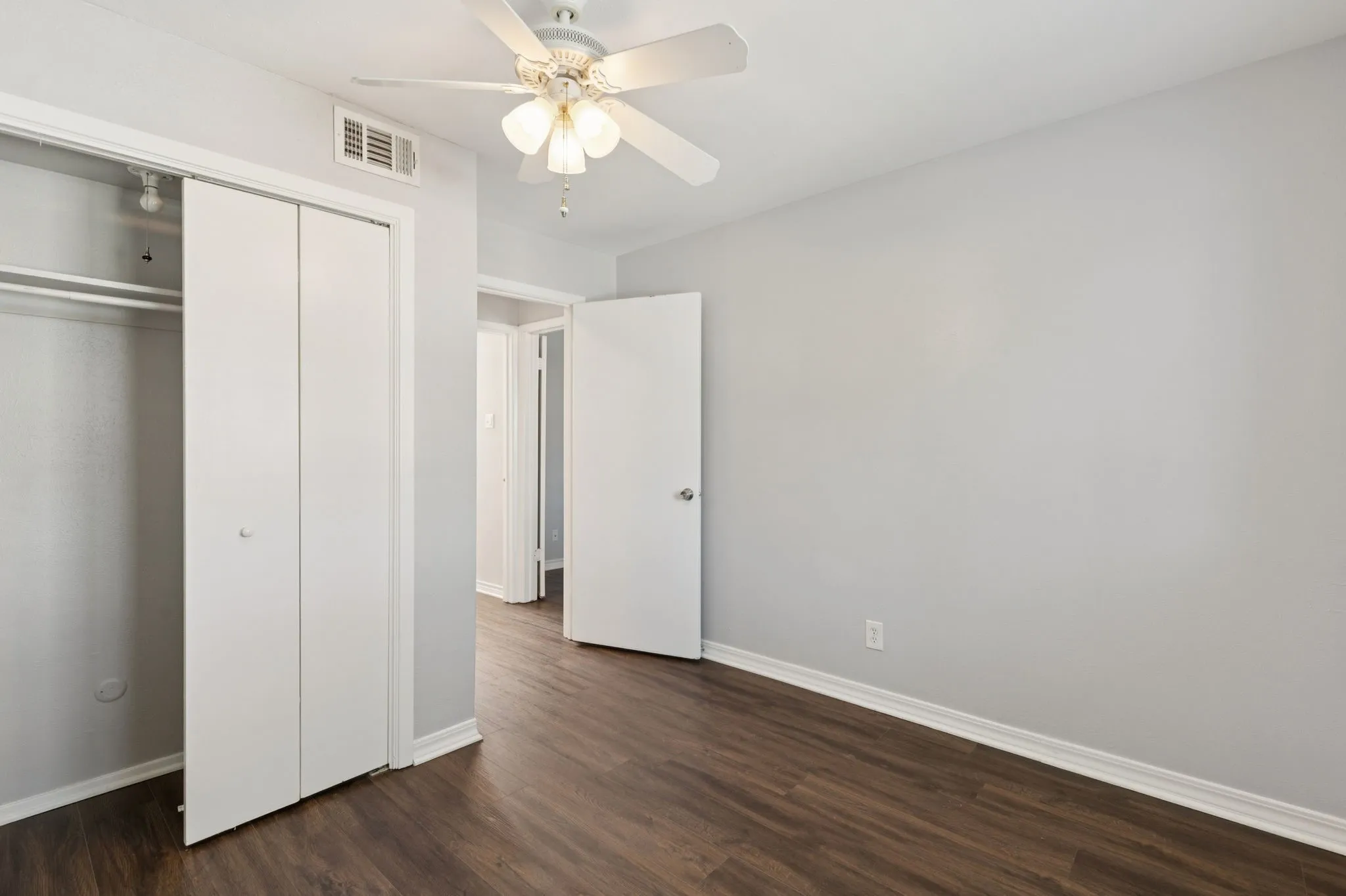 Condominium For Rent in Dallas County , 6646 E Lovers Lane 104, Dallas, Texas 75214, 2 Bedroom, 1 Bathroom, 1 Garage spaces, 848 Sqft, built in 1979, mls#21411828, Real Estate Agent in Dallas, Homes For Rent in Dallas county, Homes For Rent in Dallas, Realtor in Dallas Texas, Real Estate Brokerage Independent Realty Texas, Luminita Cordes Realtor
