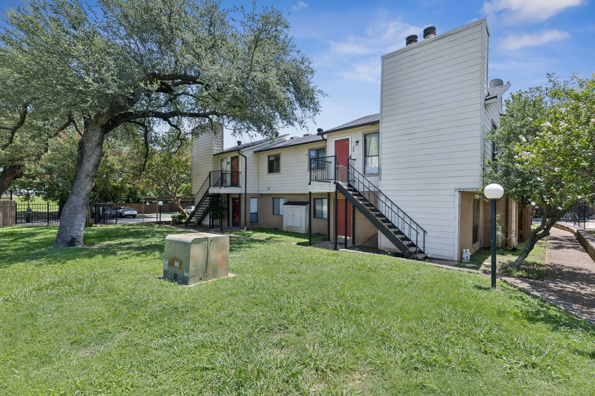 Condominium For Rent in Dallas County , 6646 E Lovers Lane 104, Dallas, Texas 75214, 2 Bedroom, 1 Bathroom, 1 Garage spaces, 848 Sqft, built in 1979, mls#21411828, Real Estate Agent in Dallas, Homes For Rent in Dallas county, Homes For Rent in Dallas, Realtor in Dallas Texas, Real Estate Brokerage Independent Realty Texas, Luminita Cordes Realtor