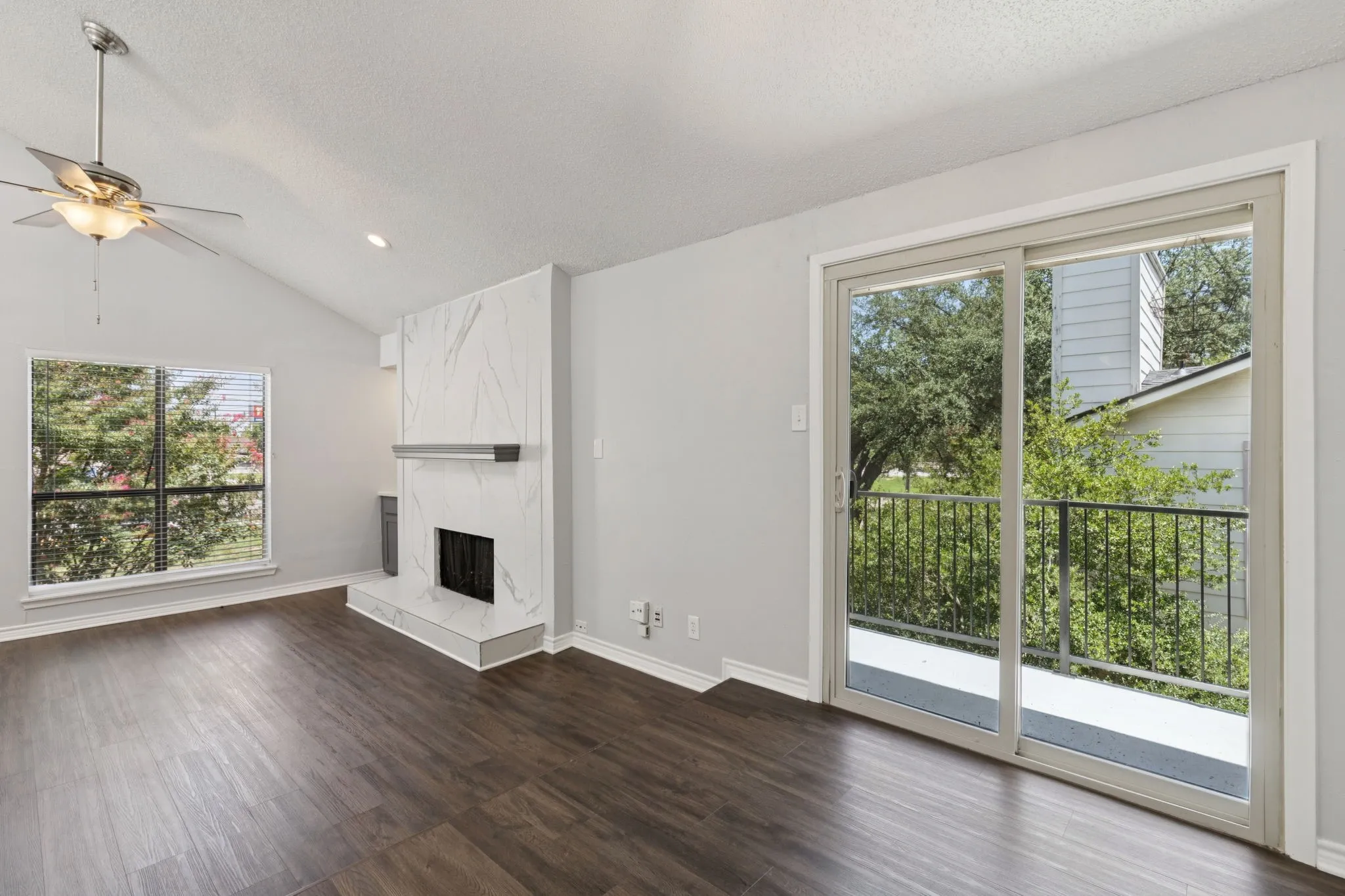 Condominium For Rent in Dallas County , 6646 E Lovers Lane 104, Dallas, Texas 75214, 2 Bedroom, 1 Bathroom, 1 Garage spaces, 848 Sqft, built in 1979, mls#21411828, Real Estate Agent in Dallas, Homes For Rent in Dallas county, Homes For Rent in Dallas, Realtor in Dallas Texas, Real Estate Brokerage Independent Realty Texas, Luminita Cordes Realtor