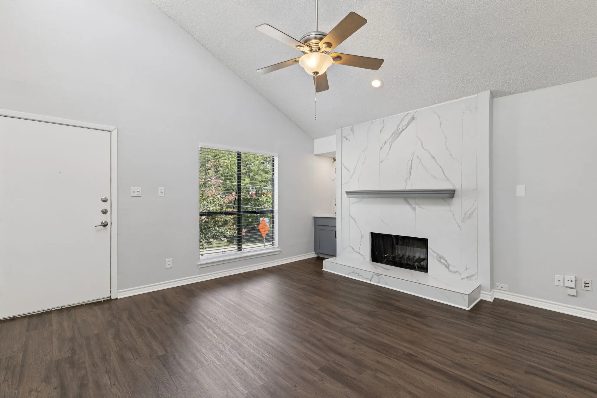 Condominium For Rent in Dallas County , 6646 E Lovers Lane 104, Dallas, Texas 75214, 2 Bedroom, 1 Bathroom, 1 Garage spaces, 848 Sqft, built in 1979, mls#21411828, Real Estate Agent in Dallas, Homes For Rent in Dallas county, Homes For Rent in Dallas, Realtor in Dallas Texas, Real Estate Brokerage Independent Realty Texas, Luminita Cordes Realtor
