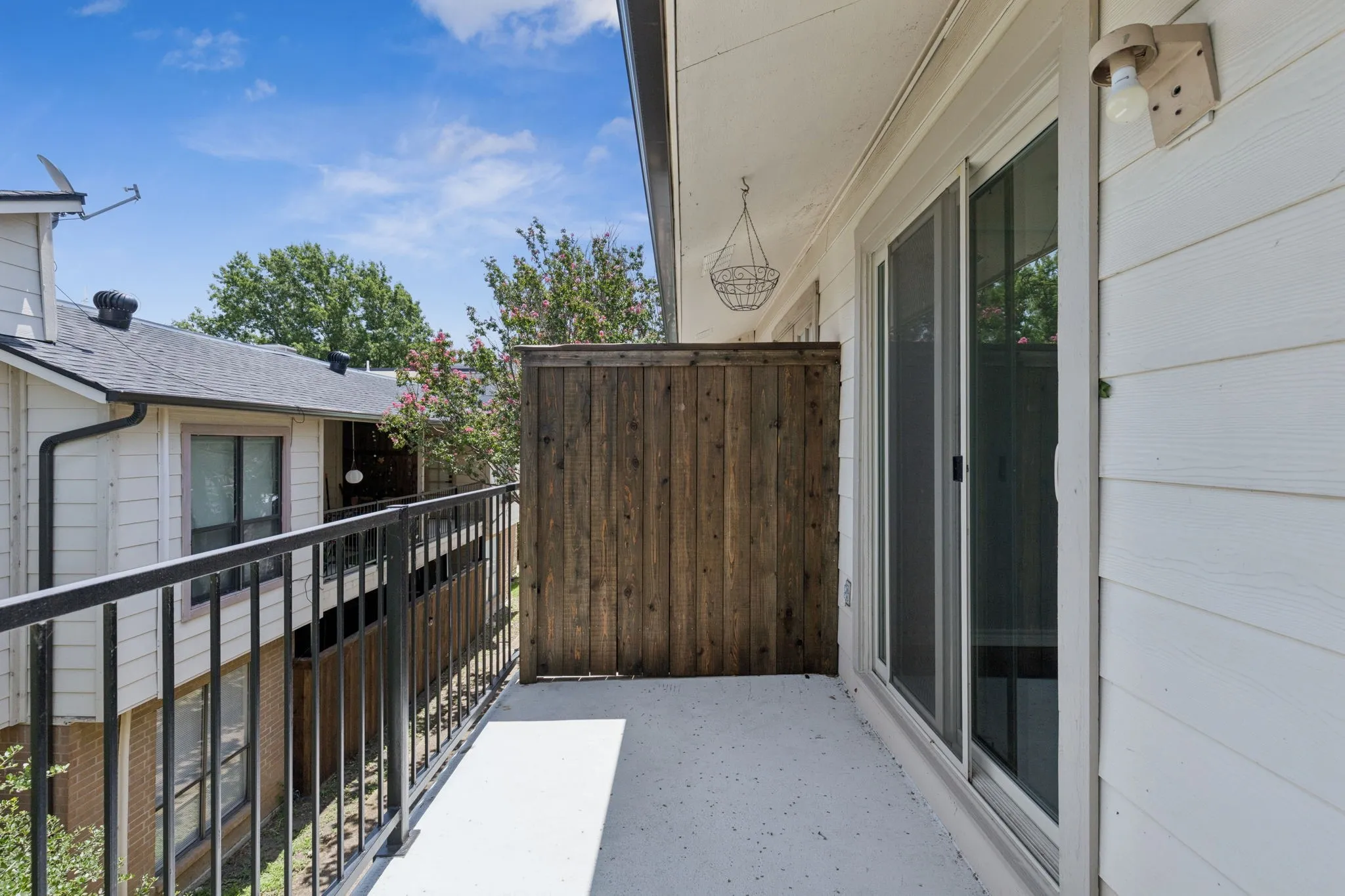 Condominium For Rent in Dallas County , 6646 E Lovers Lane 104, Dallas, Texas 75214, 2 Bedroom, 1 Bathroom, 1 Garage spaces, 848 Sqft, built in 1979, mls#21411828, Real Estate Agent in Dallas, Homes For Rent in Dallas county, Homes For Rent in Dallas, Realtor in Dallas Texas, Real Estate Brokerage Independent Realty Texas, Luminita Cordes Realtor