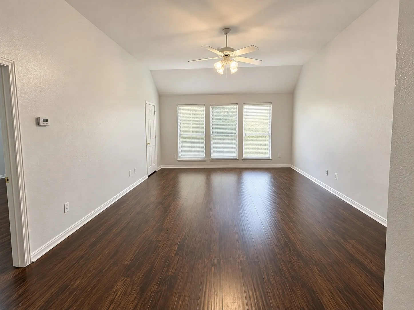 Single Family Residence For Rent in Rockwall County , 1920 Hillcroft Drive, Rockwall, Texas 75087, 4 Bedroom, 4 Bathroom, 3 Garage spaces, 2,956 Sqft, built in 1999, mls#21411837, Real Estate Agent in Rockwall, Homes For Rent in Rockwall county, Homes For Rent in Rockwall, Realtor in Rockwall Texas, Real Estate Brokerage Independent Realty Texas, Luminita Cordes Realtor
