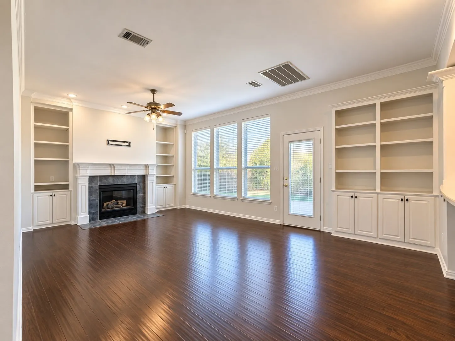Single Family Residence For Rent in Rockwall County , 1920 Hillcroft Drive, Rockwall, Texas 75087, 4 Bedroom, 4 Bathroom, 3 Garage spaces, 2,956 Sqft, built in 1999, mls#21411837, Real Estate Agent in Rockwall, Homes For Rent in Rockwall county, Homes For Rent in Rockwall, Realtor in Rockwall Texas, Real Estate Brokerage Independent Realty Texas, Luminita Cordes Realtor
