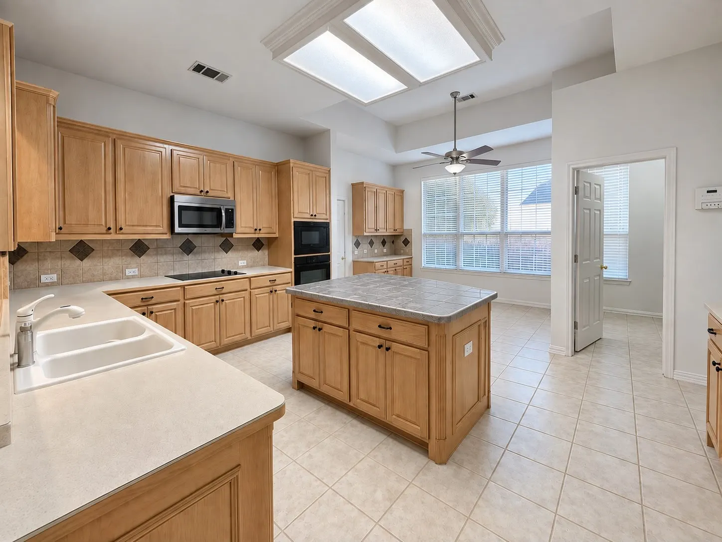 Single Family Residence For Rent in Rockwall County , 1920 Hillcroft Drive, Rockwall, Texas 75087, 4 Bedroom, 4 Bathroom, 3 Garage spaces, 2,956 Sqft, built in 1999, mls#21411837, Real Estate Agent in Rockwall, Homes For Rent in Rockwall county, Homes For Rent in Rockwall, Realtor in Rockwall Texas, Real Estate Brokerage Independent Realty Texas, Luminita Cordes Realtor