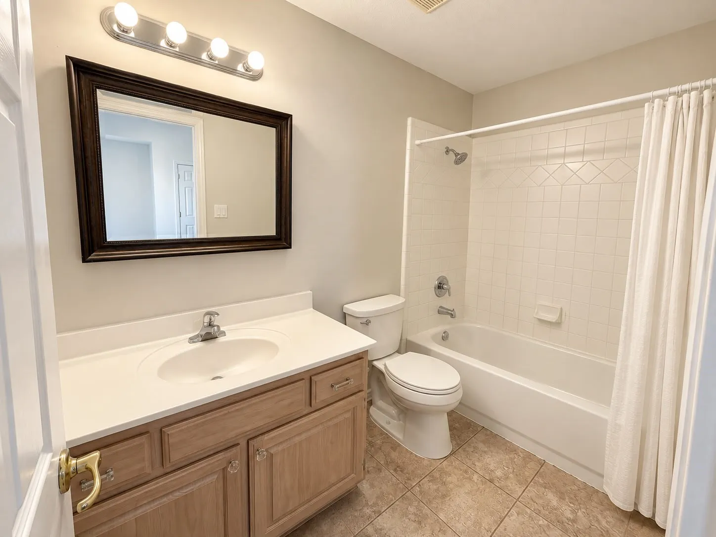 Single Family Residence For Rent in Rockwall County , 1920 Hillcroft Drive, Rockwall, Texas 75087, 4 Bedroom, 4 Bathroom, 3 Garage spaces, 2,956 Sqft, built in 1999, mls#21411837, Real Estate Agent in Rockwall, Homes For Rent in Rockwall county, Homes For Rent in Rockwall, Realtor in Rockwall Texas, Real Estate Brokerage Independent Realty Texas, Luminita Cordes Realtor