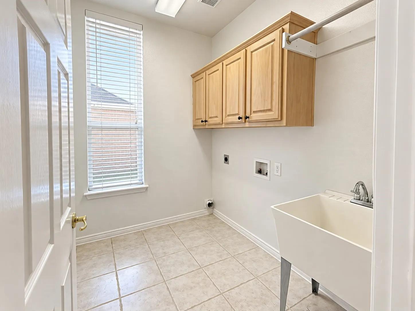 Single Family Residence For Rent in Rockwall County , 1920 Hillcroft Drive, Rockwall, Texas 75087, 4 Bedroom, 4 Bathroom, 3 Garage spaces, 2,956 Sqft, built in 1999, mls#21411837, Real Estate Agent in Rockwall, Homes For Rent in Rockwall county, Homes For Rent in Rockwall, Realtor in Rockwall Texas, Real Estate Brokerage Independent Realty Texas, Luminita Cordes Realtor
