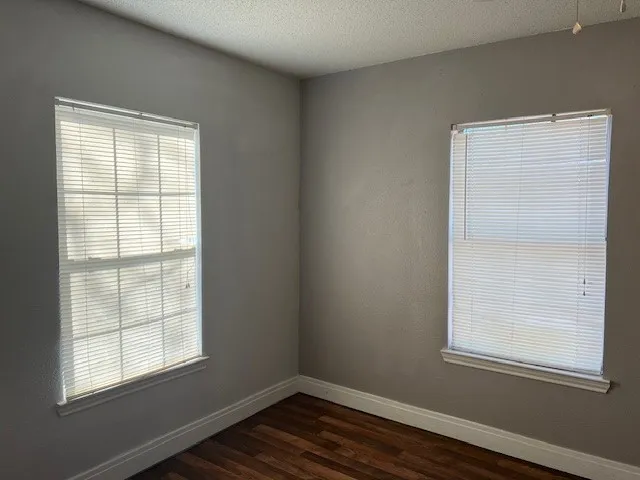 Single Family Residence For Rent in Grayson County , 2513 W Walker Street, Denison, Texas 75020, 2 Bedroom, 1 Bathroom, Garage spaces, 994 Sqft, built in 1920, mls#21411805, Real Estate Agent in Denison, Homes For Rent in Grayson county, Homes For Rent in Denison, Realtor in Denison Texas, Real Estate Brokerage Independent Realty Texas, Luminita Cordes Realtor