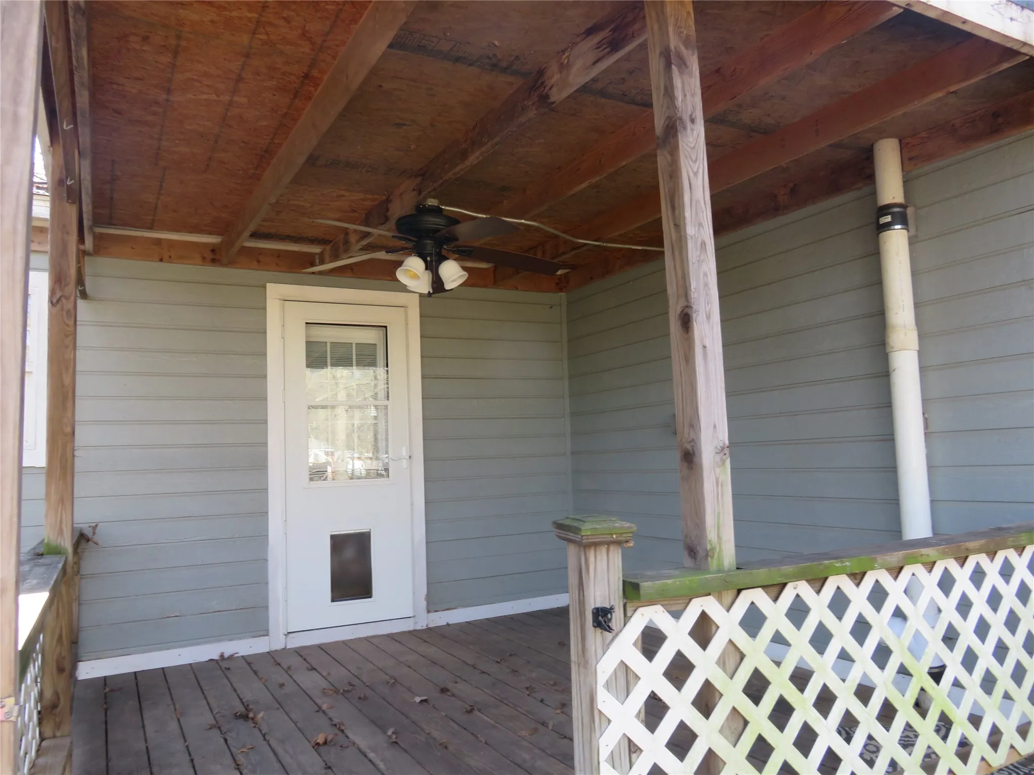Single Family Residence For Rent in Grayson County , 2513 W Walker Street, Denison, Texas 75020, 2 Bedroom, 1 Bathroom, Garage spaces, 994 Sqft, built in 1920, mls#21411805, Real Estate Agent in Denison, Homes For Rent in Grayson county, Homes For Rent in Denison, Realtor in Denison Texas, Real Estate Brokerage Independent Realty Texas, Luminita Cordes Realtor