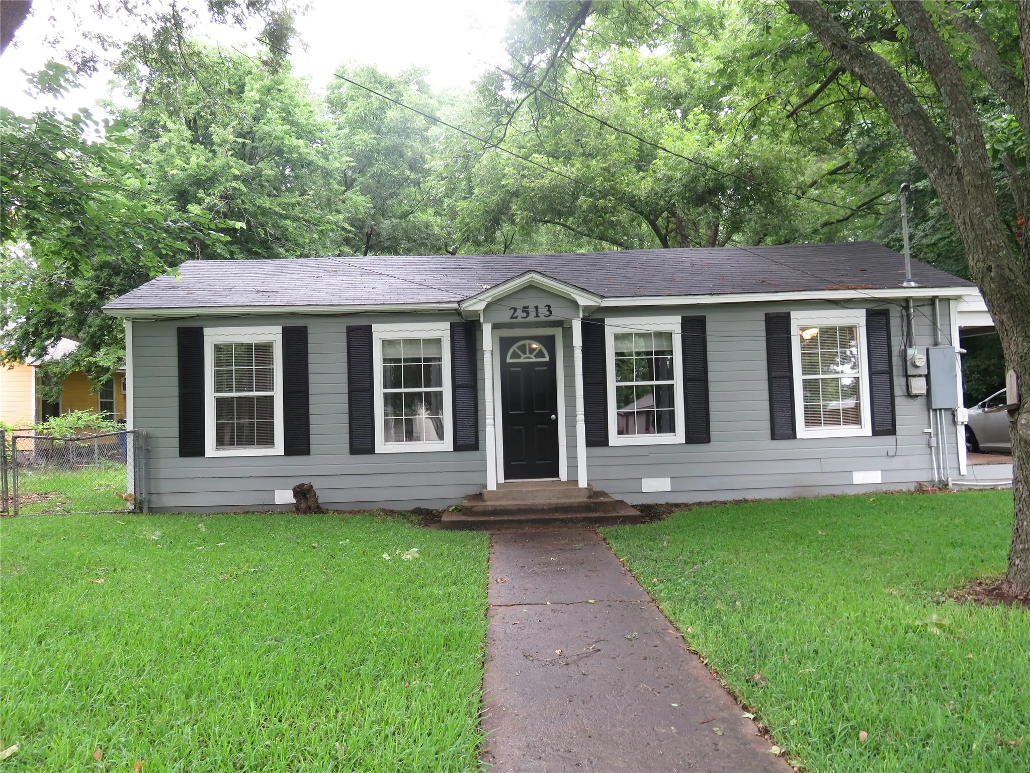 Single Family Residence For Rent in Grayson County , 2513 W Walker Street, Denison, Texas 75020, 2 Bedroom, 1 Bathroom, Garage spaces, 994 Sqft, built in 1920, mls#21411805, Real Estate Agent in Denison, Homes For Rent in Grayson county, Homes For Rent in Denison, Realtor in Denison Texas, Real Estate Brokerage Independent Realty Texas, Luminita Cordes Realtor