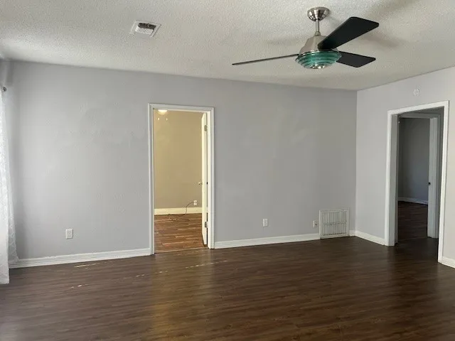 Single Family Residence For Rent in Grayson County , 2513 W Walker Street, Denison, Texas 75020, 2 Bedroom, 1 Bathroom, Garage spaces, 994 Sqft, built in 1920, mls#21411805, Real Estate Agent in Denison, Homes For Rent in Grayson county, Homes For Rent in Denison, Realtor in Denison Texas, Real Estate Brokerage Independent Realty Texas, Luminita Cordes Realtor