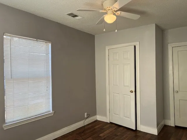 Single Family Residence For Rent in Grayson County , 2513 W Walker Street, Denison, Texas 75020, 2 Bedroom, 1 Bathroom, Garage spaces, 994 Sqft, built in 1920, mls#21411805, Real Estate Agent in Denison, Homes For Rent in Grayson county, Homes For Rent in Denison, Realtor in Denison Texas, Real Estate Brokerage Independent Realty Texas, Luminita Cordes Realtor