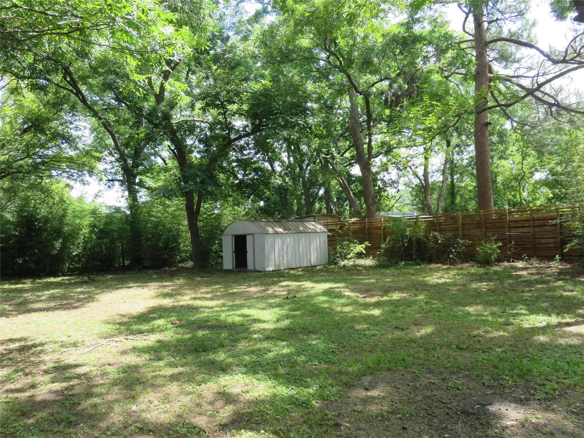 Single Family Residence For Rent in Grayson County , 2513 W Walker Street, Denison, Texas 75020, 2 Bedroom, 1 Bathroom, Garage spaces, 994 Sqft, built in 1920, mls#21411805, Real Estate Agent in Denison, Homes For Rent in Grayson county, Homes For Rent in Denison, Realtor in Denison Texas, Real Estate Brokerage Independent Realty Texas, Luminita Cordes Realtor