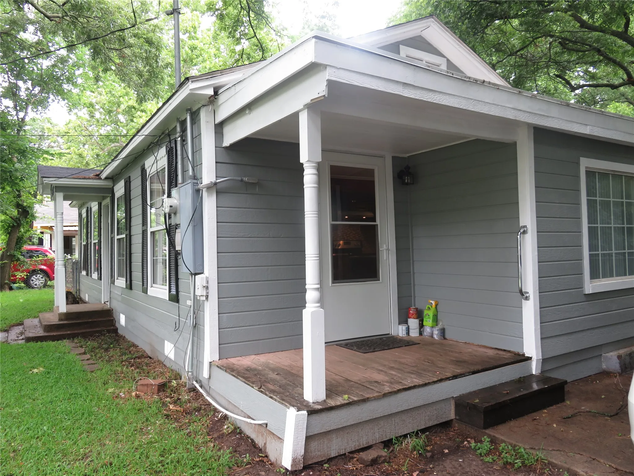 Single Family Residence For Rent in Grayson County , 2513 W Walker Street, Denison, Texas 75020, 2 Bedroom, 1 Bathroom, Garage spaces, 994 Sqft, built in 1920, mls#21411805, Real Estate Agent in Denison, Homes For Rent in Grayson county, Homes For Rent in Denison, Realtor in Denison Texas, Real Estate Brokerage Independent Realty Texas, Luminita Cordes Realtor