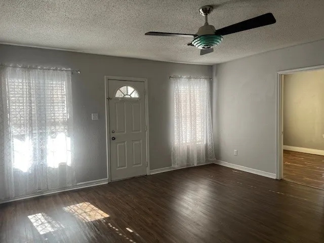 Single Family Residence For Rent in Grayson County , 2513 W Walker Street, Denison, Texas 75020, 2 Bedroom, 1 Bathroom, Garage spaces, 994 Sqft, built in 1920, mls#21411805, Real Estate Agent in Denison, Homes For Rent in Grayson county, Homes For Rent in Denison, Realtor in Denison Texas, Real Estate Brokerage Independent Realty Texas, Luminita Cordes Realtor