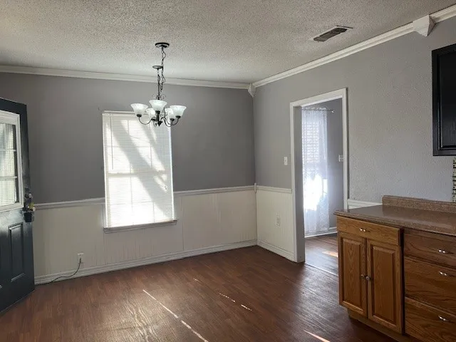 Single Family Residence For Rent in Grayson County , 2513 W Walker Street, Denison, Texas 75020, 2 Bedroom, 1 Bathroom, Garage spaces, 994 Sqft, built in 1920, mls#21411805, Real Estate Agent in Denison, Homes For Rent in Grayson county, Homes For Rent in Denison, Realtor in Denison Texas, Real Estate Brokerage Independent Realty Texas, Luminita Cordes Realtor