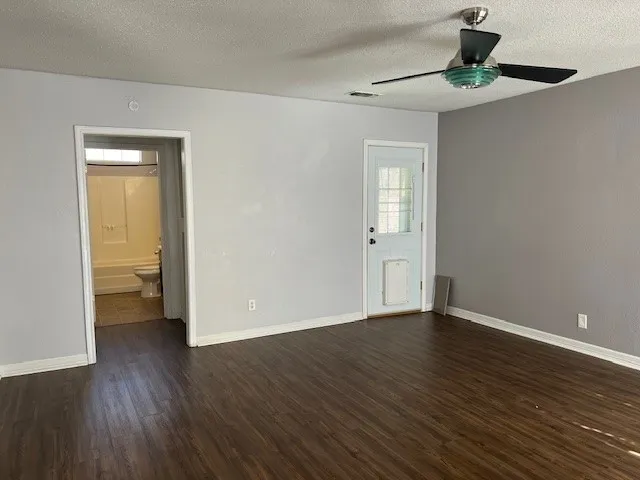 Single Family Residence For Rent in Grayson County , 2513 W Walker Street, Denison, Texas 75020, 2 Bedroom, 1 Bathroom, Garage spaces, 994 Sqft, built in 1920, mls#21411805, Real Estate Agent in Denison, Homes For Rent in Grayson county, Homes For Rent in Denison, Realtor in Denison Texas, Real Estate Brokerage Independent Realty Texas, Luminita Cordes Realtor