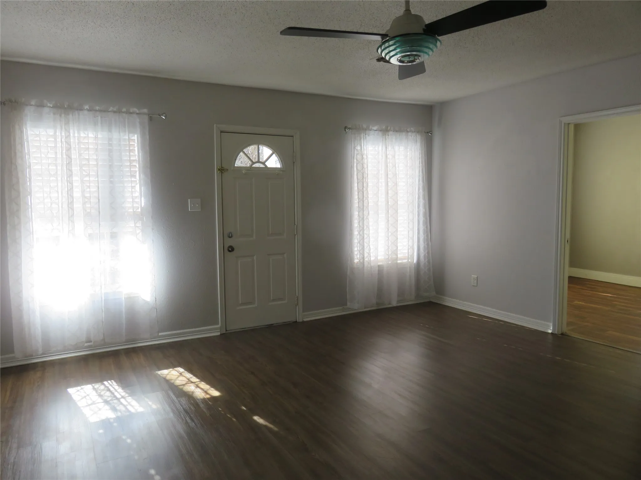 Single Family Residence For Rent in Grayson County , 2513 W Walker Street, Denison, Texas 75020, 2 Bedroom, 1 Bathroom, Garage spaces, 994 Sqft, built in 1920, mls#21411805, Real Estate Agent in Denison, Homes For Rent in Grayson county, Homes For Rent in Denison, Realtor in Denison Texas, Real Estate Brokerage Independent Realty Texas, Luminita Cordes Realtor