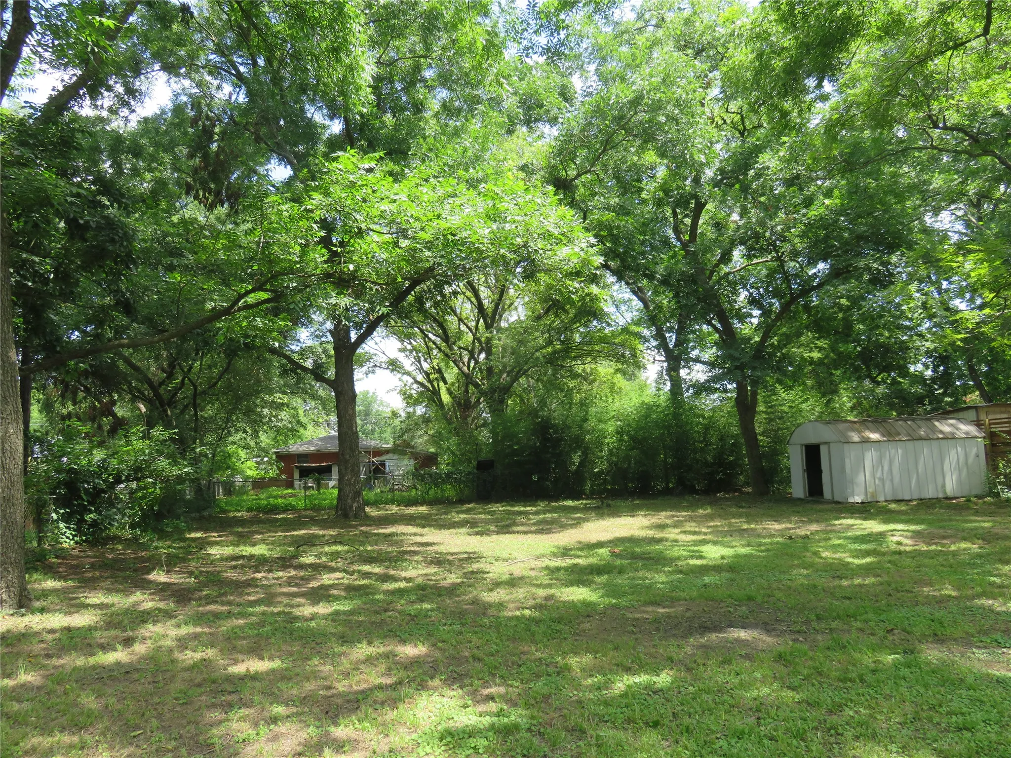 Single Family Residence For Rent in Grayson County , 2513 W Walker Street, Denison, Texas 75020, 2 Bedroom, 1 Bathroom, Garage spaces, 994 Sqft, built in 1920, mls#21411805, Real Estate Agent in Denison, Homes For Rent in Grayson county, Homes For Rent in Denison, Realtor in Denison Texas, Real Estate Brokerage Independent Realty Texas, Luminita Cordes Realtor