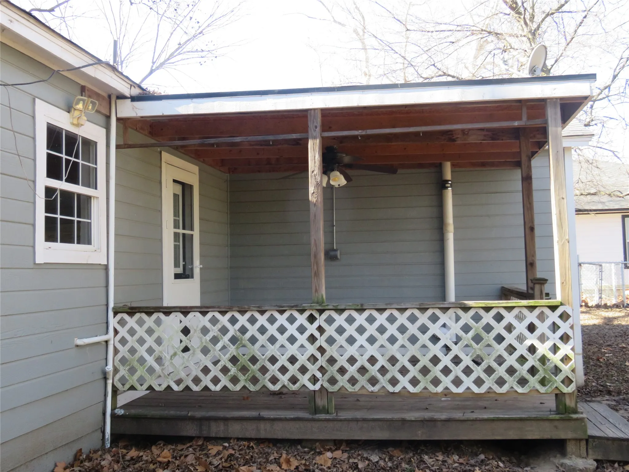 Single Family Residence For Rent in Grayson County , 2513 W Walker Street, Denison, Texas 75020, 2 Bedroom, 1 Bathroom, Garage spaces, 994 Sqft, built in 1920, mls#21411805, Real Estate Agent in Denison, Homes For Rent in Grayson county, Homes For Rent in Denison, Realtor in Denison Texas, Real Estate Brokerage Independent Realty Texas, Luminita Cordes Realtor