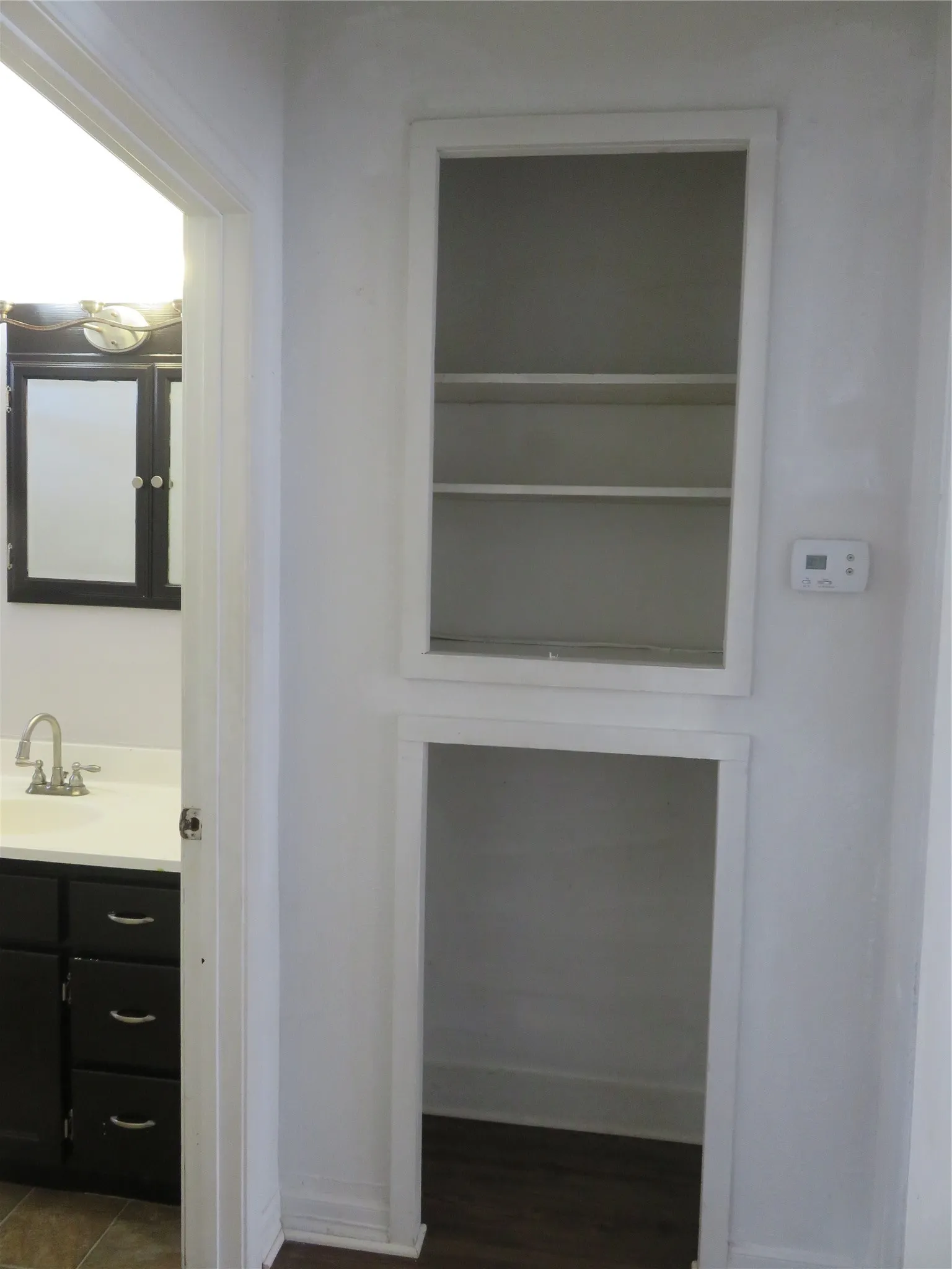 Single Family Residence For Rent in Grayson County , 2513 W Walker Street, Denison, Texas 75020, 2 Bedroom, 1 Bathroom, Garage spaces, 994 Sqft, built in 1920, mls#21411805, Real Estate Agent in Denison, Homes For Rent in Grayson county, Homes For Rent in Denison, Realtor in Denison Texas, Real Estate Brokerage Independent Realty Texas, Luminita Cordes Realtor