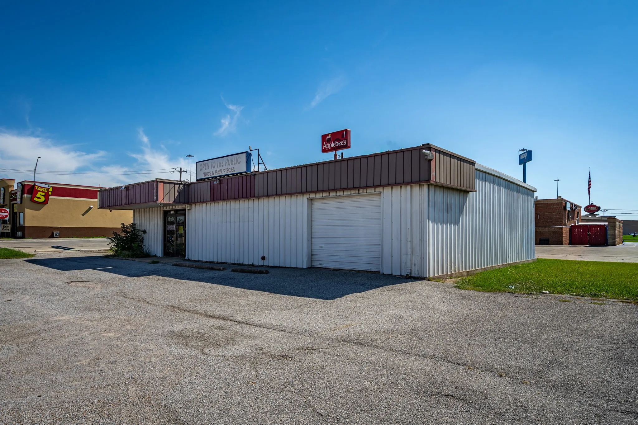 Great location for any number of businesses.