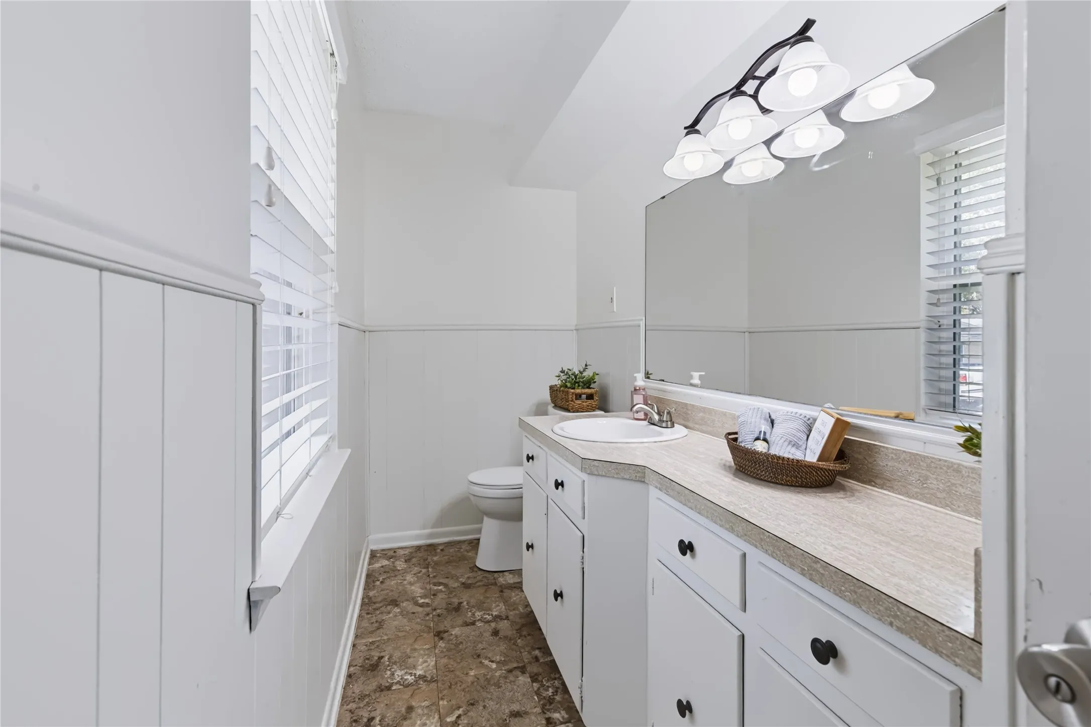 Single Family Residence For Sale in Ellis County , 1508 Yucca Street, Midlothian, Texas 76065, 3 Bedroom, 2 Bathroom, 2 Garage spaces, 1,488 Sqft, built in 1972, mls#21411763, Real Estate Agent in Midlothian, Homes For Sale in Ellis county, Homes For Sale in Midlothian, Realtor in Midlothian Texas, Real Estate Brokerage Independent Realty Texas, Luminita Cordes Realtor