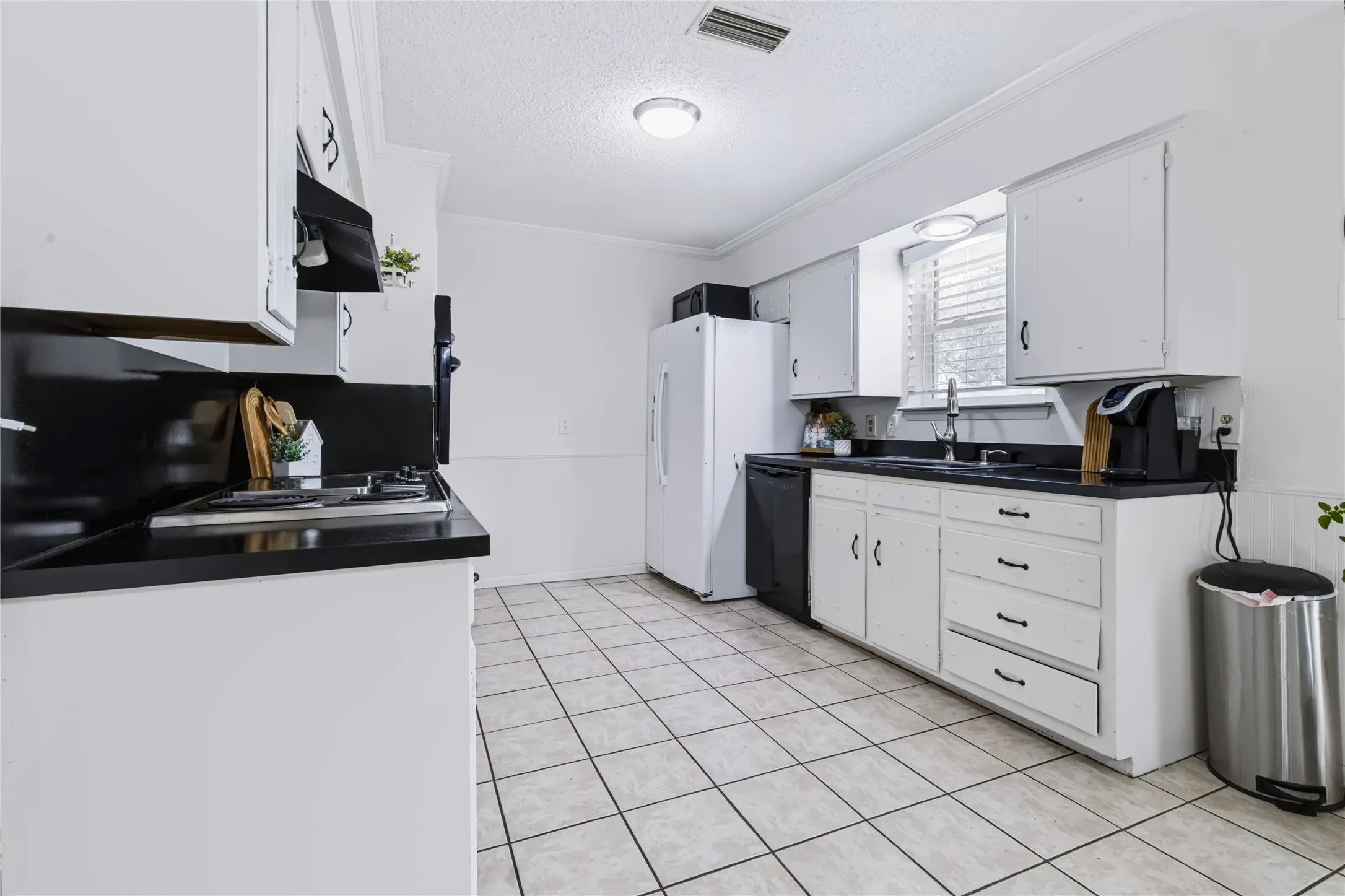 Single Family Residence For Sale in Ellis County , 1508 Yucca Street, Midlothian, Texas 76065, 3 Bedroom, 2 Bathroom, 2 Garage spaces, 1,488 Sqft, built in 1972, mls#21411763, Real Estate Agent in Midlothian, Homes For Sale in Ellis county, Homes For Sale in Midlothian, Realtor in Midlothian Texas, Real Estate Brokerage Independent Realty Texas, Luminita Cordes Realtor