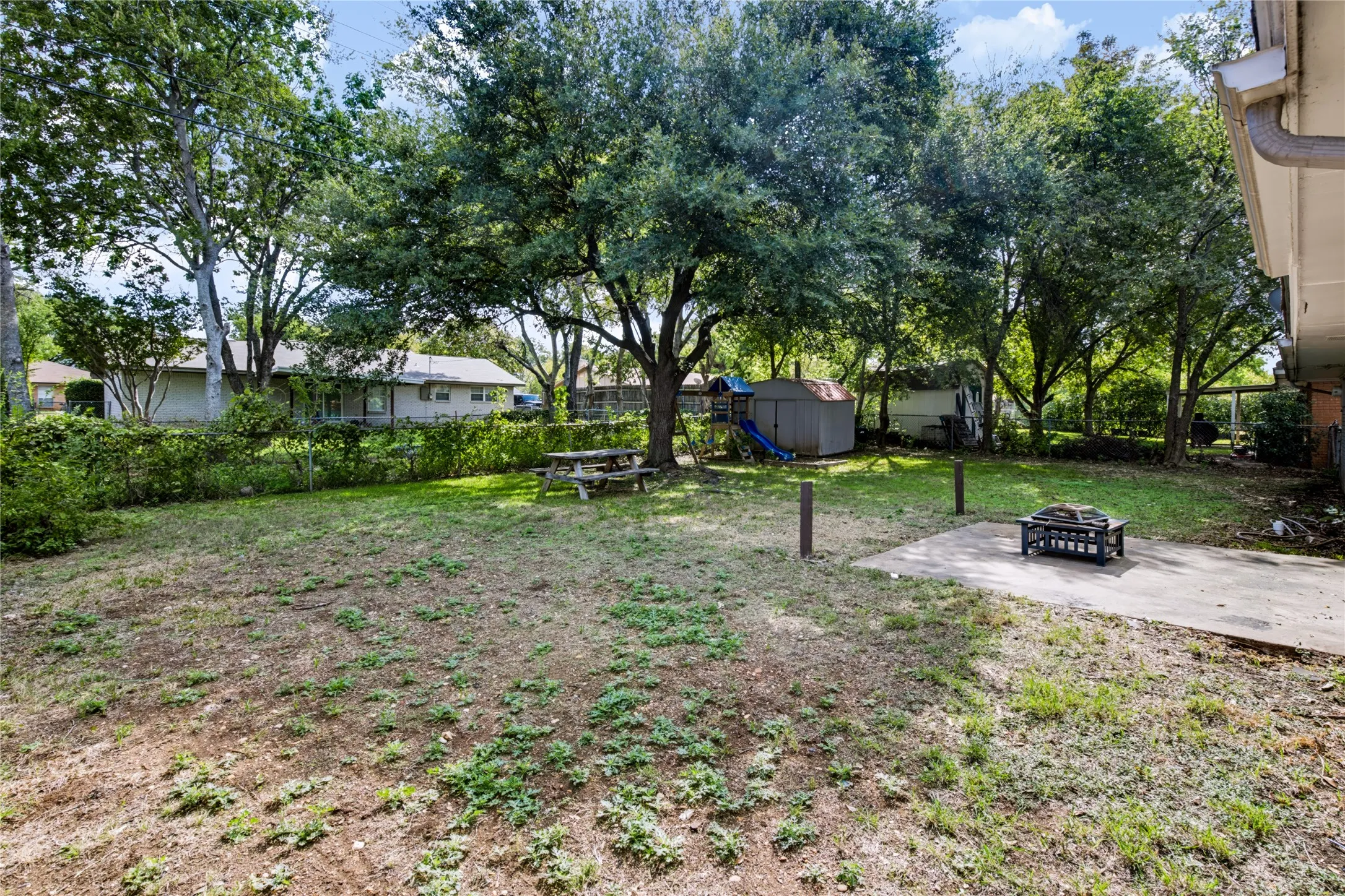 Single Family Residence For Sale in Ellis County , 1508 Yucca Street, Midlothian, Texas 76065, 3 Bedroom, 2 Bathroom, 2 Garage spaces, 1,488 Sqft, built in 1972, mls#21411763, Real Estate Agent in Midlothian, Homes For Sale in Ellis county, Homes For Sale in Midlothian, Realtor in Midlothian Texas, Real Estate Brokerage Independent Realty Texas, Luminita Cordes Realtor