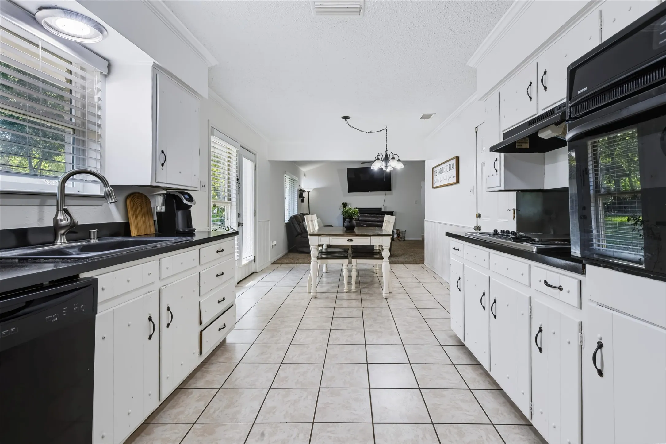 Single Family Residence For Sale in Ellis County , 1508 Yucca Street, Midlothian, Texas 76065, 3 Bedroom, 2 Bathroom, 2 Garage spaces, 1,488 Sqft, built in 1972, mls#21411763, Real Estate Agent in Midlothian, Homes For Sale in Ellis county, Homes For Sale in Midlothian, Realtor in Midlothian Texas, Real Estate Brokerage Independent Realty Texas, Luminita Cordes Realtor