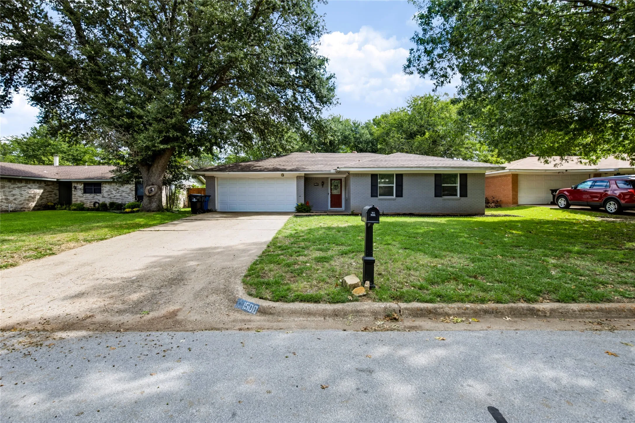 Single Family Residence For Sale in Ellis County , 1508 Yucca Street, Midlothian, Texas 76065, 3 Bedroom, 2 Bathroom, 2 Garage spaces, 1,488 Sqft, built in 1972, mls#21411763, Real Estate Agent in Midlothian, Homes For Sale in Ellis county, Homes For Sale in Midlothian, Realtor in Midlothian Texas, Real Estate Brokerage Independent Realty Texas, Luminita Cordes Realtor