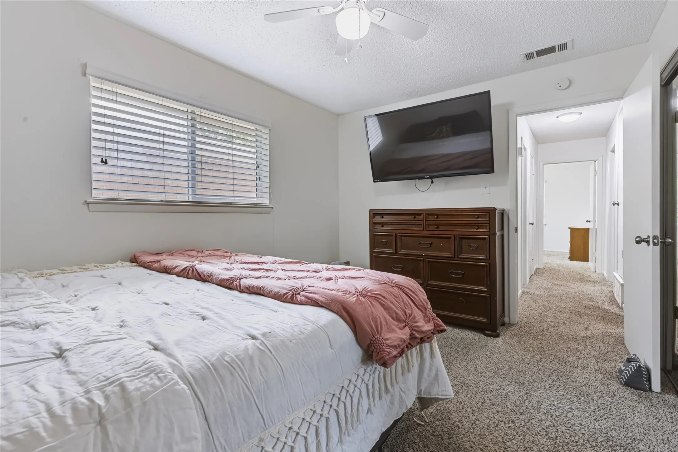 Single Family Residence For Sale in Ellis County , 1508 Yucca Street, Midlothian, Texas 76065, 3 Bedroom, 2 Bathroom, 2 Garage spaces, 1,488 Sqft, built in 1972, mls#21411763, Real Estate Agent in Midlothian, Homes For Sale in Ellis county, Homes For Sale in Midlothian, Realtor in Midlothian Texas, Real Estate Brokerage Independent Realty Texas, Luminita Cordes Realtor