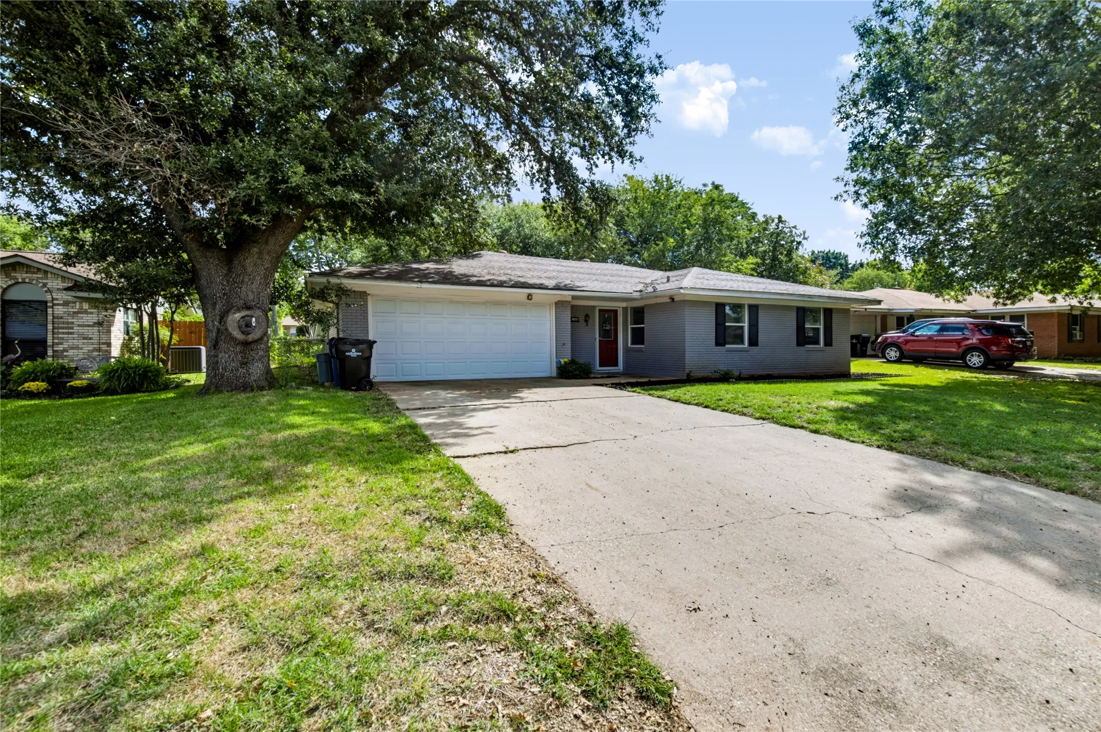 Single Family Residence For Sale in Ellis County , 1508 Yucca Street, Midlothian, Texas 76065, 3 Bedroom, 2 Bathroom, 2 Garage spaces, 1,488 Sqft, built in 1972, mls#21411763, Real Estate Agent in Midlothian, Homes For Sale in Ellis county, Homes For Sale in Midlothian, Realtor in Midlothian Texas, Real Estate Brokerage Independent Realty Texas, Luminita Cordes Realtor