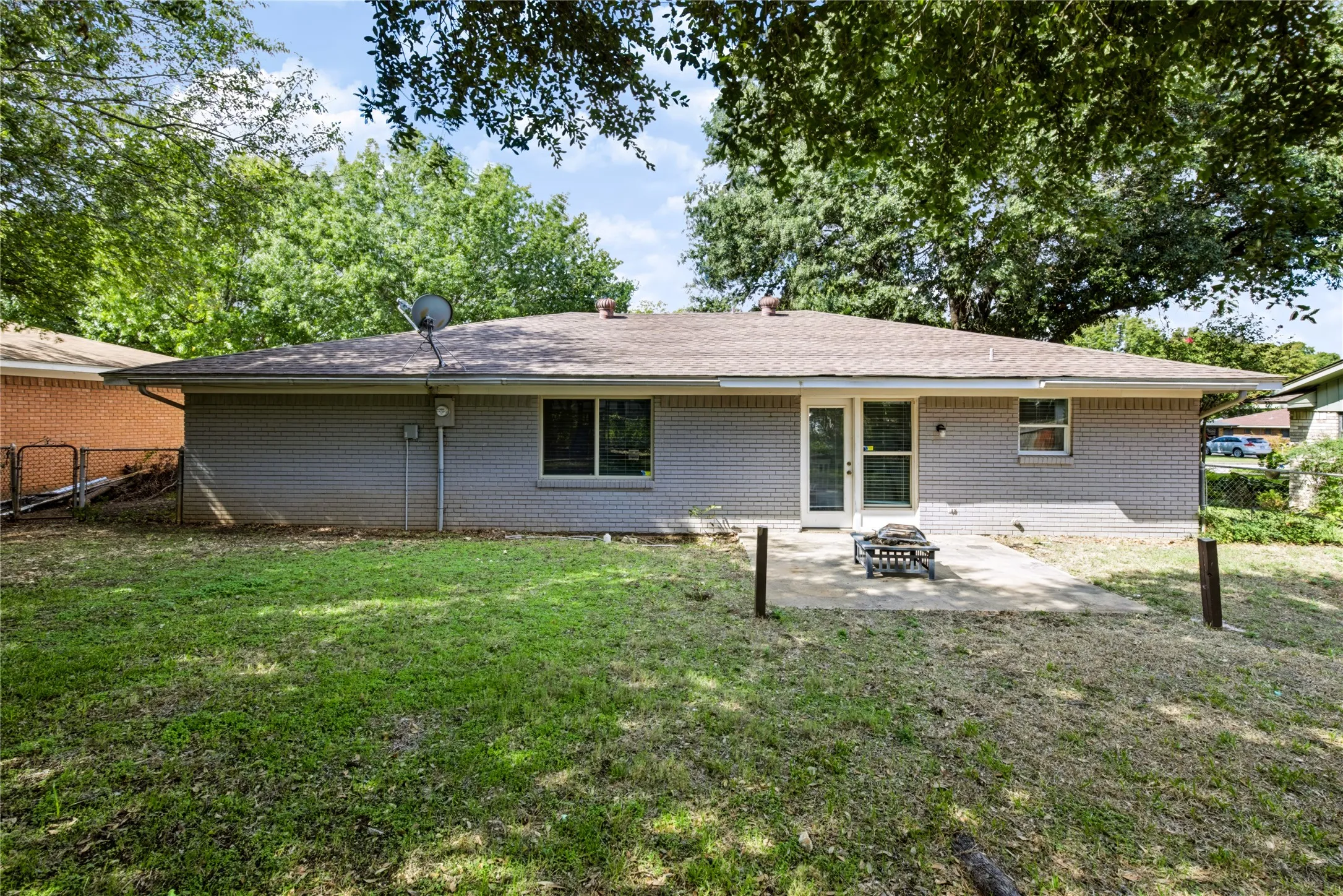 Single Family Residence For Sale in Ellis County , 1508 Yucca Street, Midlothian, Texas 76065, 3 Bedroom, 2 Bathroom, 2 Garage spaces, 1,488 Sqft, built in 1972, mls#21411763, Real Estate Agent in Midlothian, Homes For Sale in Ellis county, Homes For Sale in Midlothian, Realtor in Midlothian Texas, Real Estate Brokerage Independent Realty Texas, Luminita Cordes Realtor