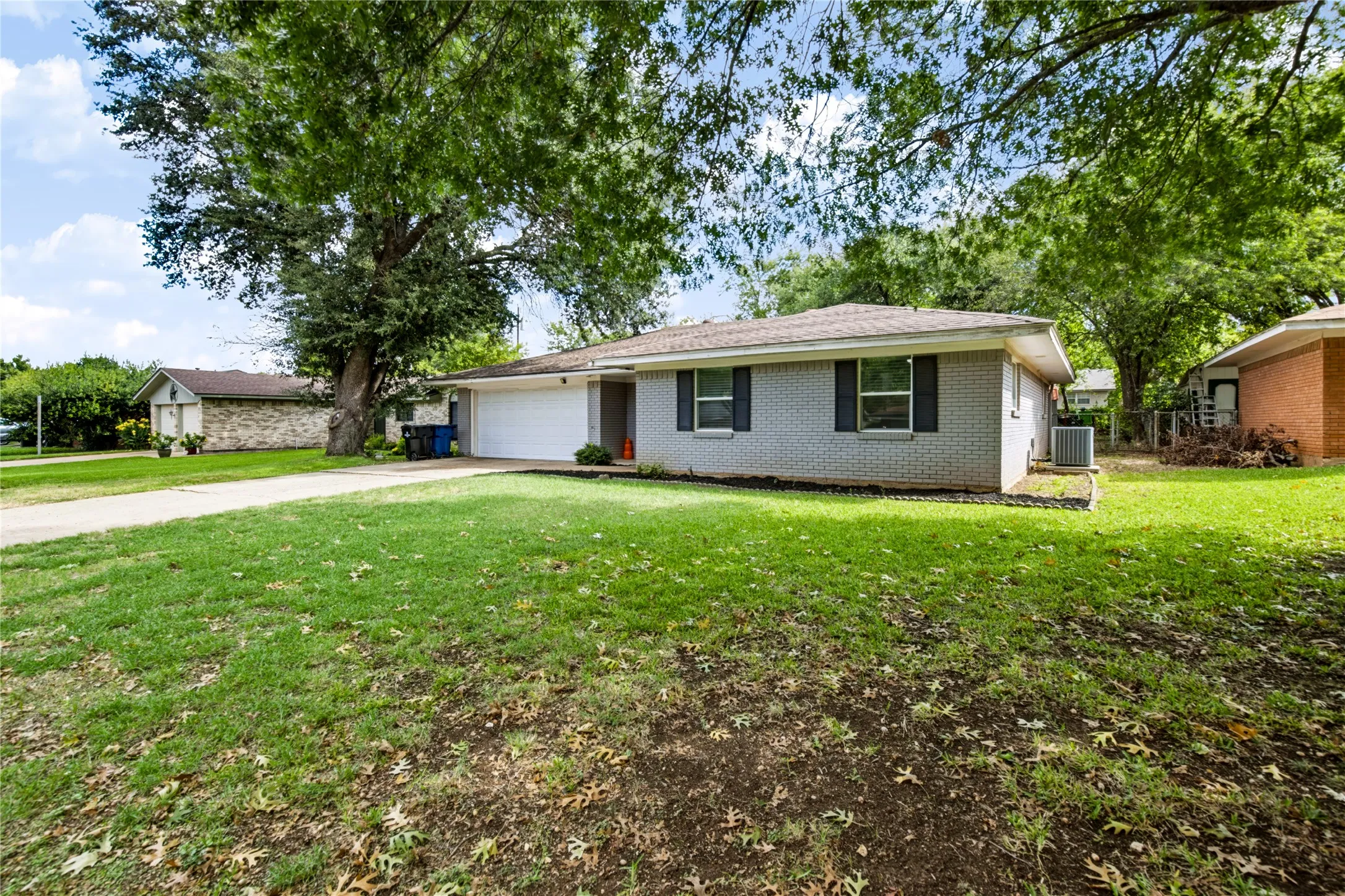 Single Family Residence For Sale in Ellis County , 1508 Yucca Street, Midlothian, Texas 76065, 3 Bedroom, 2 Bathroom, 2 Garage spaces, 1,488 Sqft, built in 1972, mls#21411763, Real Estate Agent in Midlothian, Homes For Sale in Ellis county, Homes For Sale in Midlothian, Realtor in Midlothian Texas, Real Estate Brokerage Independent Realty Texas, Luminita Cordes Realtor
