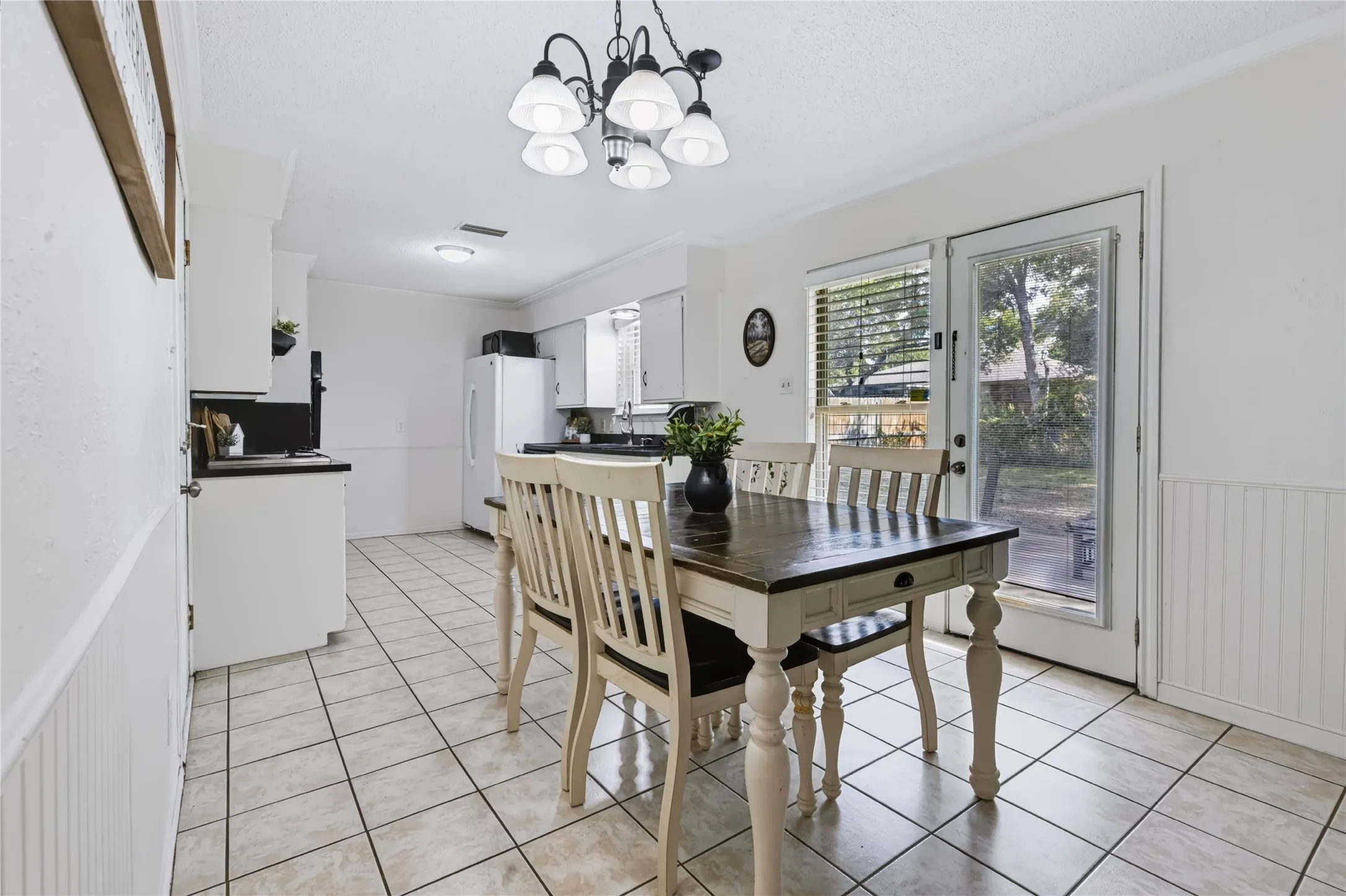 Single Family Residence For Sale in Ellis County , 1508 Yucca Street, Midlothian, Texas 76065, 3 Bedroom, 2 Bathroom, 2 Garage spaces, 1,488 Sqft, built in 1972, mls#21411763, Real Estate Agent in Midlothian, Homes For Sale in Ellis county, Homes For Sale in Midlothian, Realtor in Midlothian Texas, Real Estate Brokerage Independent Realty Texas, Luminita Cordes Realtor