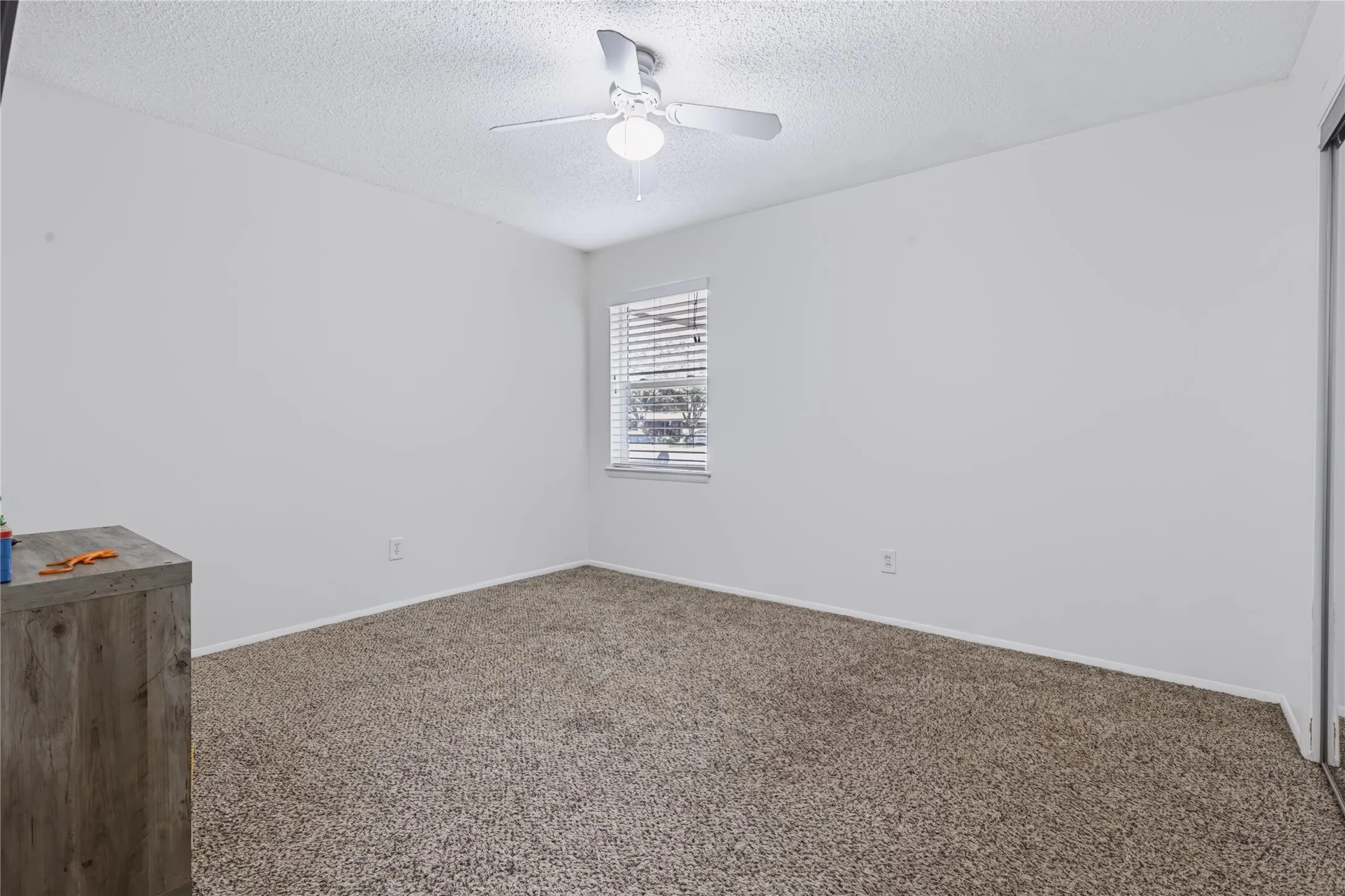 Single Family Residence For Sale in Ellis County , 1508 Yucca Street, Midlothian, Texas 76065, 3 Bedroom, 2 Bathroom, 2 Garage spaces, 1,488 Sqft, built in 1972, mls#21411763, Real Estate Agent in Midlothian, Homes For Sale in Ellis county, Homes For Sale in Midlothian, Realtor in Midlothian Texas, Real Estate Brokerage Independent Realty Texas, Luminita Cordes Realtor