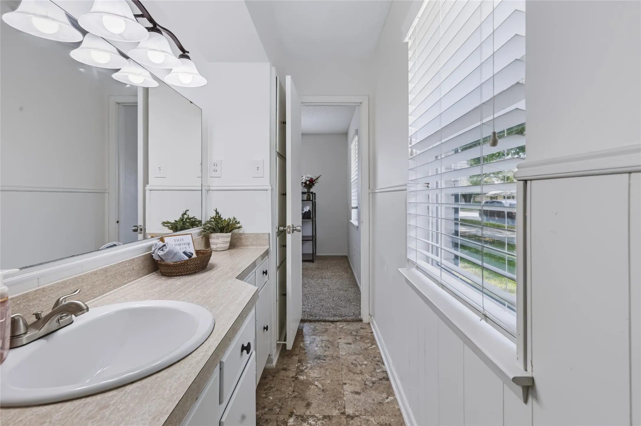 Single Family Residence For Sale in Ellis County , 1508 Yucca Street, Midlothian, Texas 76065, 3 Bedroom, 2 Bathroom, 2 Garage spaces, 1,488 Sqft, built in 1972, mls#21411763, Real Estate Agent in Midlothian, Homes For Sale in Ellis county, Homes For Sale in Midlothian, Realtor in Midlothian Texas, Real Estate Brokerage Independent Realty Texas, Luminita Cordes Realtor