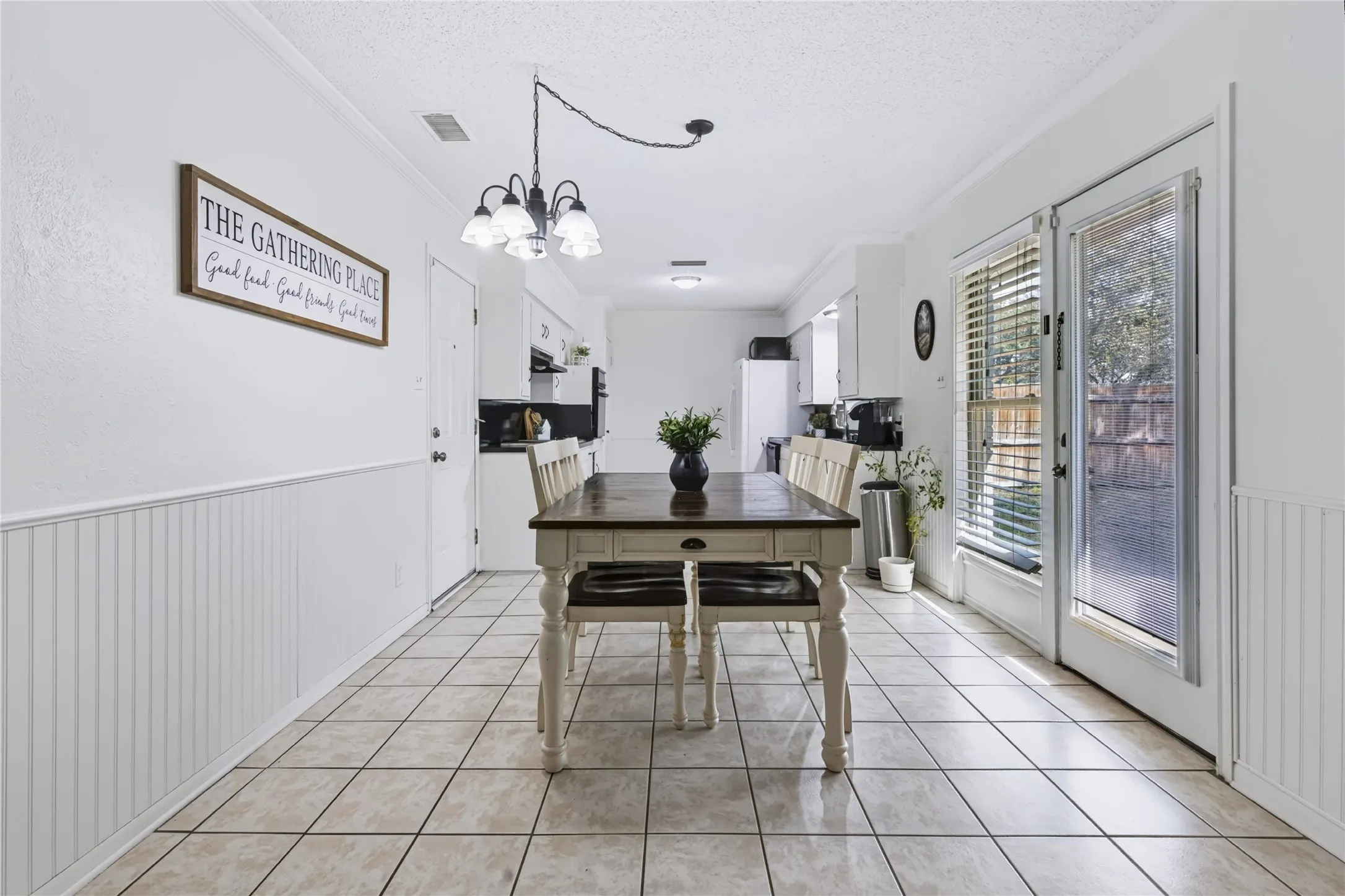 Single Family Residence For Sale in Ellis County , 1508 Yucca Street, Midlothian, Texas 76065, 3 Bedroom, 2 Bathroom, 2 Garage spaces, 1,488 Sqft, built in 1972, mls#21411763, Real Estate Agent in Midlothian, Homes For Sale in Ellis county, Homes For Sale in Midlothian, Realtor in Midlothian Texas, Real Estate Brokerage Independent Realty Texas, Luminita Cordes Realtor