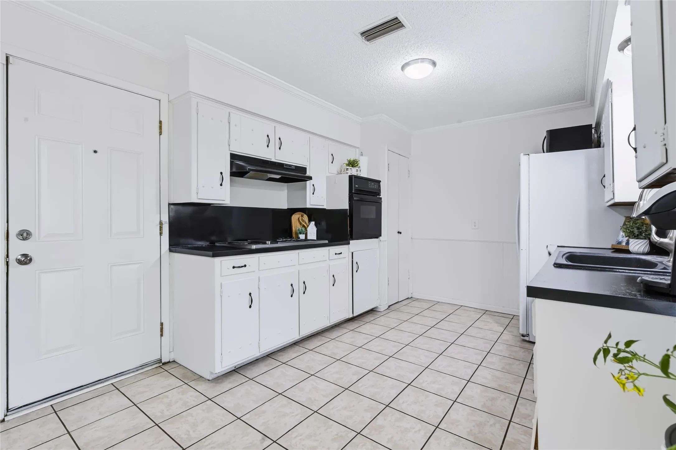 Single Family Residence For Sale in Ellis County , 1508 Yucca Street, Midlothian, Texas 76065, 3 Bedroom, 2 Bathroom, 2 Garage spaces, 1,488 Sqft, built in 1972, mls#21411763, Real Estate Agent in Midlothian, Homes For Sale in Ellis county, Homes For Sale in Midlothian, Realtor in Midlothian Texas, Real Estate Brokerage Independent Realty Texas, Luminita Cordes Realtor
