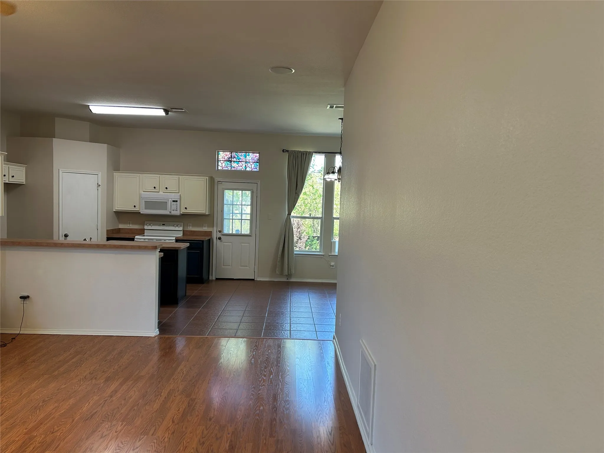 Single Family Residence For Sale in Collin County , 302 Harvard Drive, Princeton, Texas 75407, 4 Bedroom, 2 Bathroom, 2 Garage spaces, 1,985 Sqft, built in 2003, mls#21410917, Real Estate Agent in Princeton, Homes For Sale in Collin county, Homes For Sale in Princeton, Realtor in Princeton Texas, Real Estate Brokerage Independent Realty Texas, Luminita Cordes Realtor