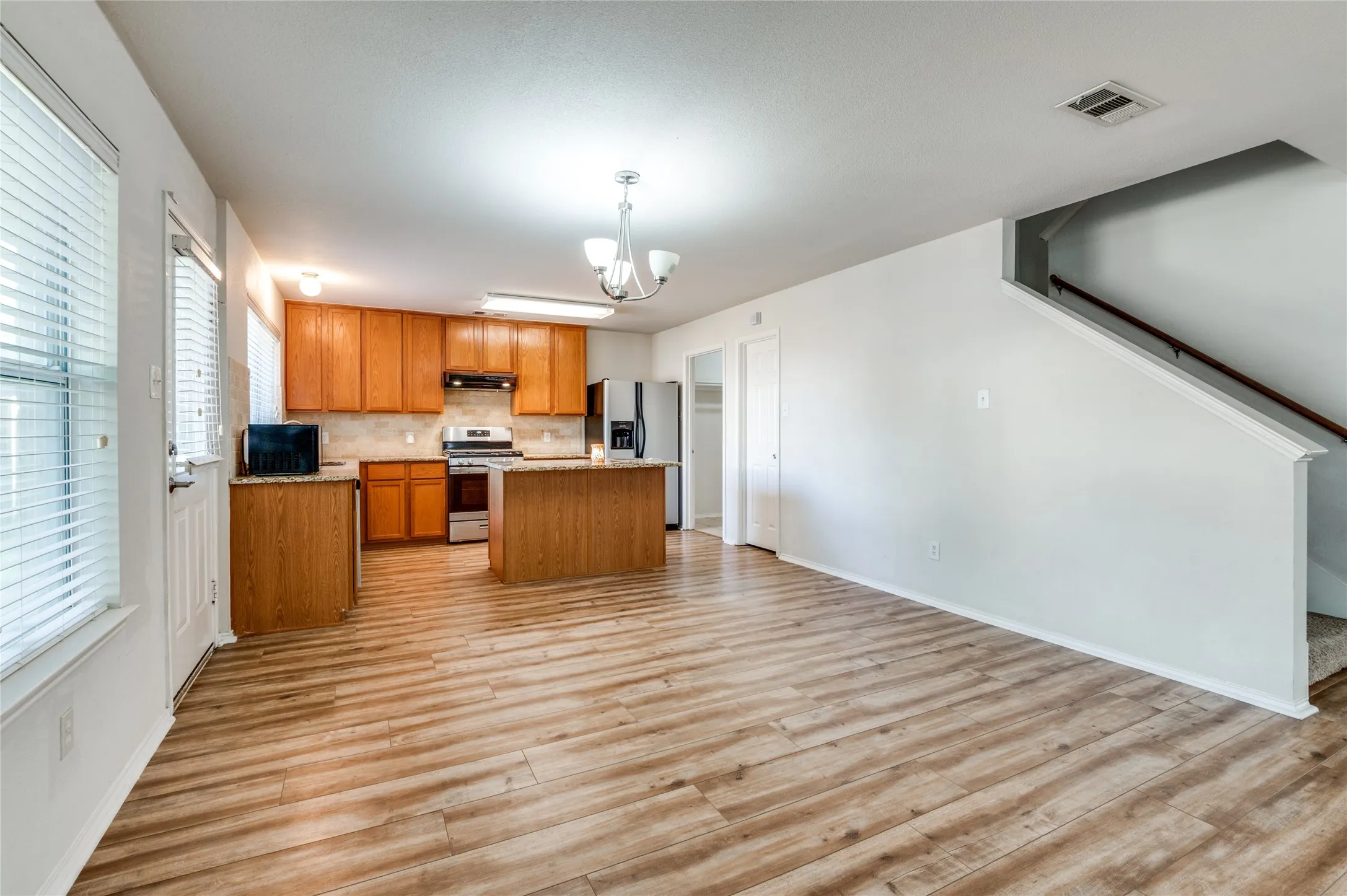 Single Family Residence For Rent in Collin County , 1908 Lanshire Drive, Mc Kinney, Texas 75072, 4 Bedroom, 3 Bathroom, 2 Garage spaces, 2,736 Sqft, built in 2006, mls#21411210, Real Estate Agent in Mc Kinney, Homes For Rent in Collin county, Homes For Rent in Mc Kinney, Realtor in Mc Kinney Texas, Real Estate Brokerage Independent Realty Texas, Luminita Cordes Realtor