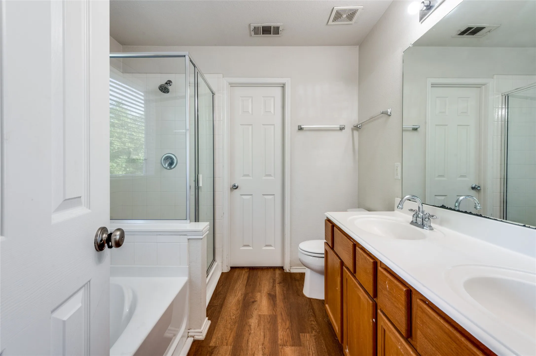 Single Family Residence For Rent in Collin County , 1908 Lanshire Drive, Mc Kinney, Texas 75072, 4 Bedroom, 3 Bathroom, 2 Garage spaces, 2,736 Sqft, built in 2006, mls#21411210, Real Estate Agent in Mc Kinney, Homes For Rent in Collin county, Homes For Rent in Mc Kinney, Realtor in Mc Kinney Texas, Real Estate Brokerage Independent Realty Texas, Luminita Cordes Realtor