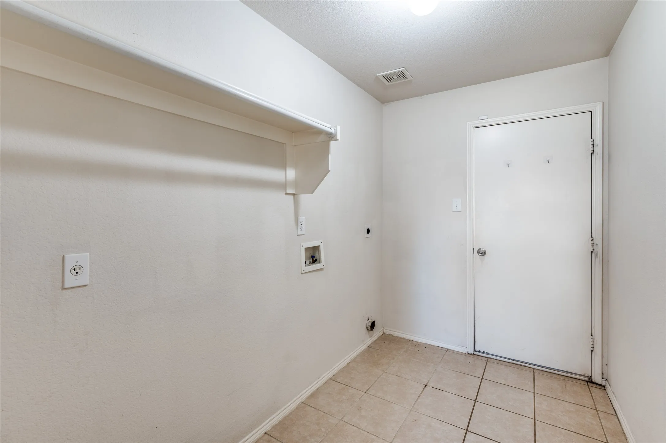 Single Family Residence For Rent in Collin County , 1908 Lanshire Drive, Mc Kinney, Texas 75072, 4 Bedroom, 3 Bathroom, 2 Garage spaces, 2,736 Sqft, built in 2006, mls#21411210, Real Estate Agent in Mc Kinney, Homes For Rent in Collin county, Homes For Rent in Mc Kinney, Realtor in Mc Kinney Texas, Real Estate Brokerage Independent Realty Texas, Luminita Cordes Realtor