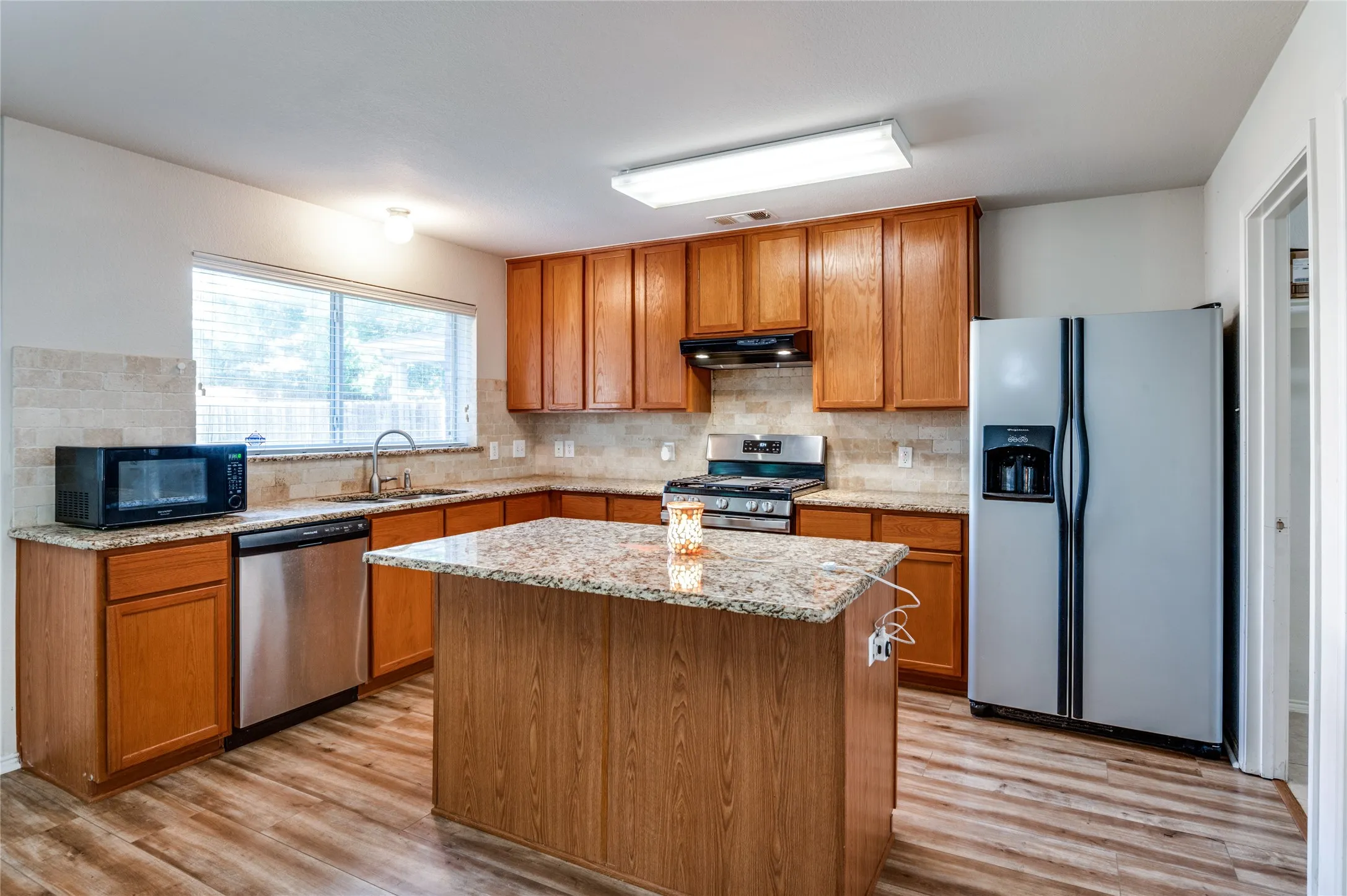 Single Family Residence For Rent in Collin County , 1908 Lanshire Drive, Mc Kinney, Texas 75072, 4 Bedroom, 3 Bathroom, 2 Garage spaces, 2,736 Sqft, built in 2006, mls#21411210, Real Estate Agent in Mc Kinney, Homes For Rent in Collin county, Homes For Rent in Mc Kinney, Realtor in Mc Kinney Texas, Real Estate Brokerage Independent Realty Texas, Luminita Cordes Realtor