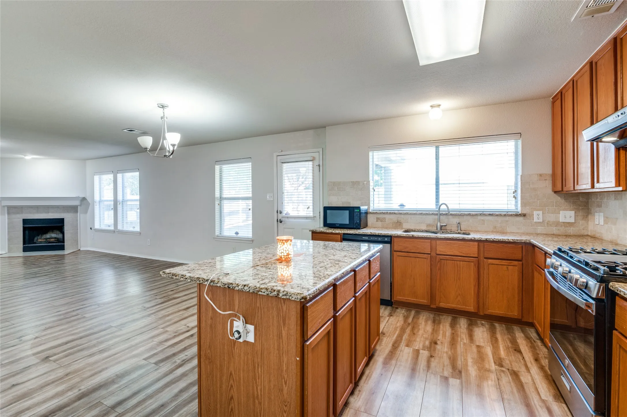 Single Family Residence For Rent in Collin County , 1908 Lanshire Drive, Mc Kinney, Texas 75072, 4 Bedroom, 3 Bathroom, 2 Garage spaces, 2,736 Sqft, built in 2006, mls#21411210, Real Estate Agent in Mc Kinney, Homes For Rent in Collin county, Homes For Rent in Mc Kinney, Realtor in Mc Kinney Texas, Real Estate Brokerage Independent Realty Texas, Luminita Cordes Realtor