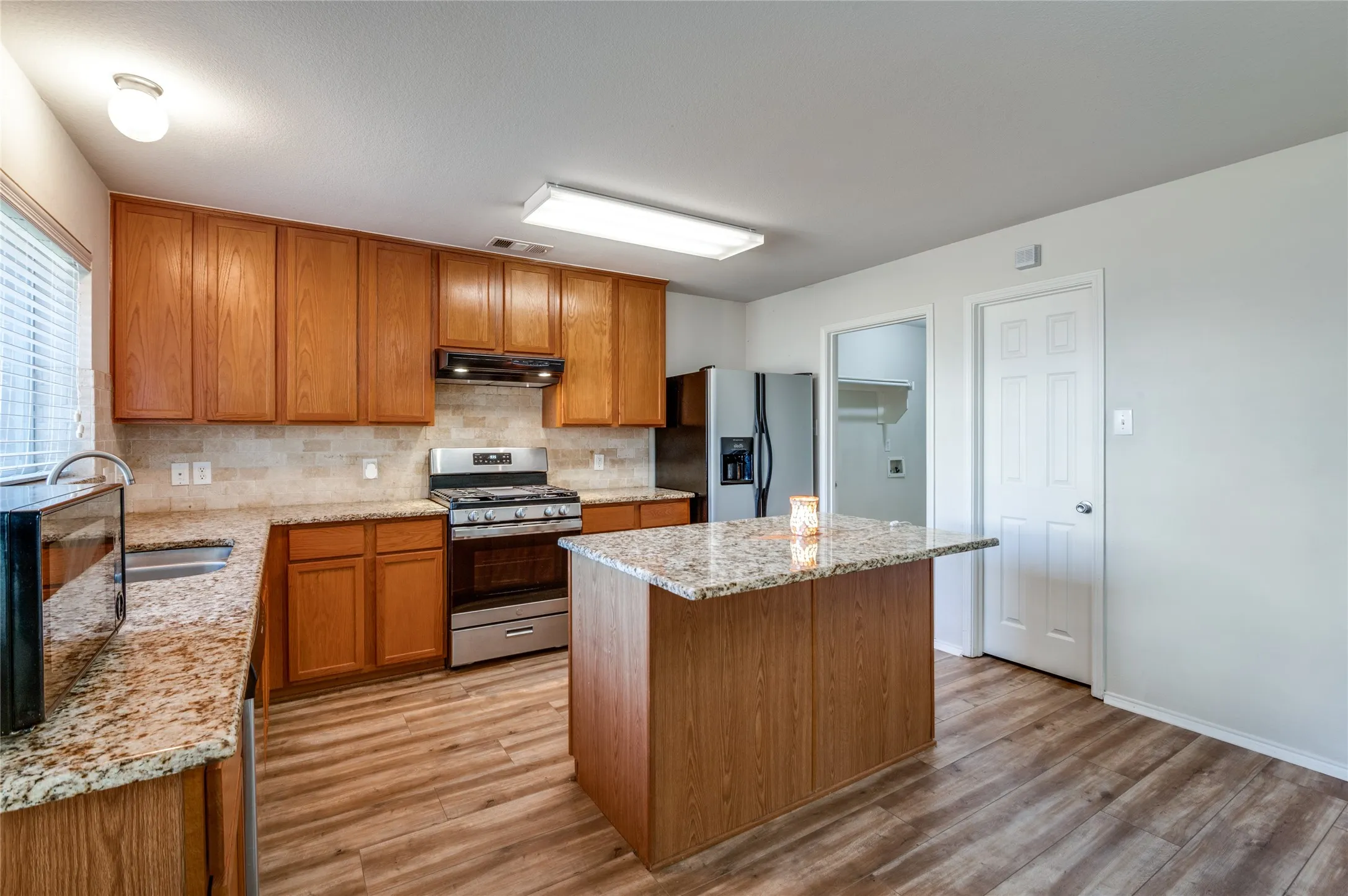 Single Family Residence For Rent in Collin County , 1908 Lanshire Drive, Mc Kinney, Texas 75072, 4 Bedroom, 3 Bathroom, 2 Garage spaces, 2,736 Sqft, built in 2006, mls#21411210, Real Estate Agent in Mc Kinney, Homes For Rent in Collin county, Homes For Rent in Mc Kinney, Realtor in Mc Kinney Texas, Real Estate Brokerage Independent Realty Texas, Luminita Cordes Realtor