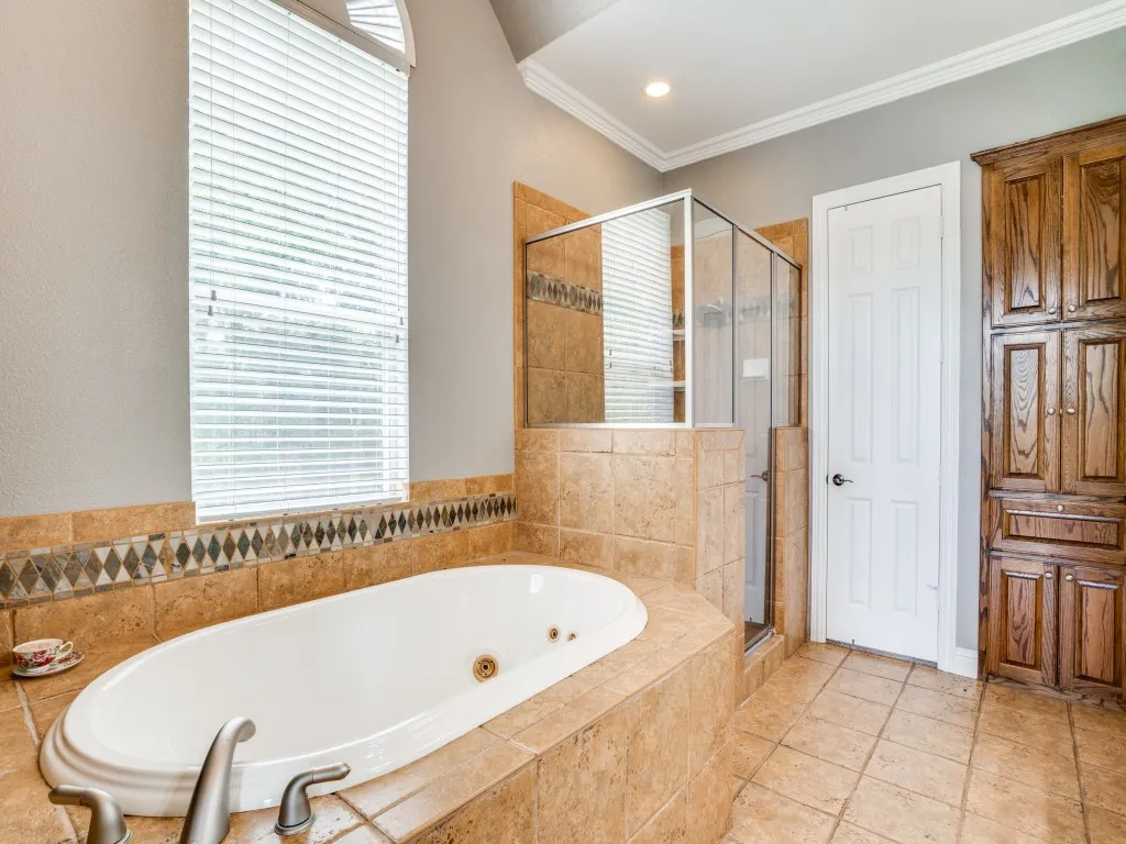 Single Family Residence For Sale in Kaufman County , 207 River Oaks, Combine, Texas 75159, 4 Bedroom, 4 Bathroom, 3 Garage spaces, 3,204 Sqft, built in 2002, mls#21410323, Real Estate Agent in Combine, Homes For Sale in Kaufman county, Homes For Sale in Combine, Realtor in Combine Texas, Real Estate Brokerage Independent Realty Texas, Luminita Cordes Realtor