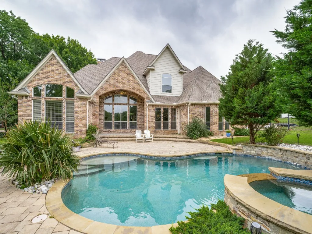 Pool with Hot Tub