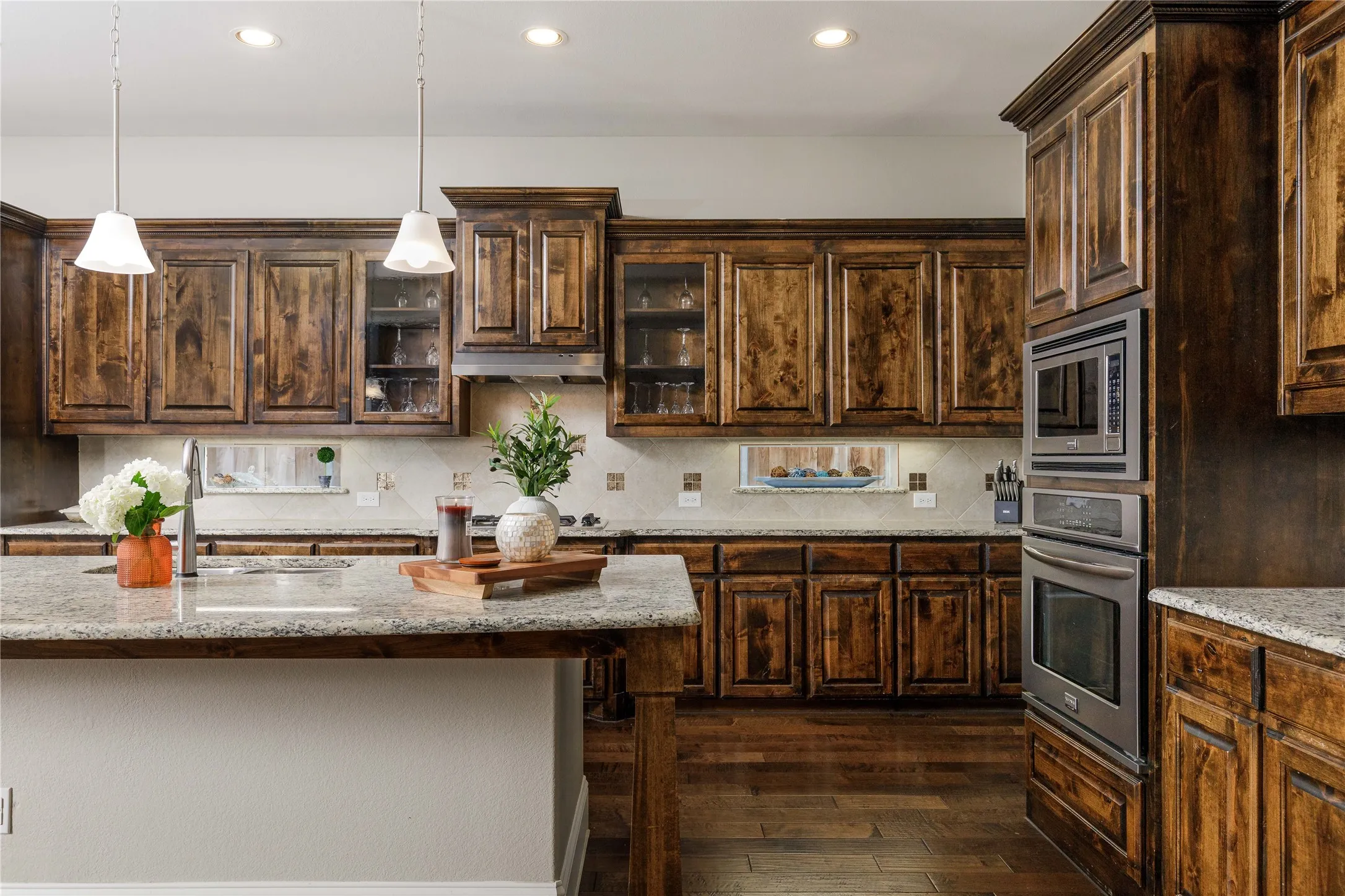 Single Family Residence For Sale in Collin County , 13888 Eleanor Avenue, Frisco, Texas 75035, 5 Bedroom, 5 Bathroom, 3 Garage spaces, 4,199 Sqft, built in 2014, mls#21411735, Real Estate Agent in Frisco, Homes For Sale in Collin county, Homes For Sale in Frisco, Realtor in Frisco Texas, Real Estate Brokerage Independent Realty Texas, Luminita Cordes Realtor